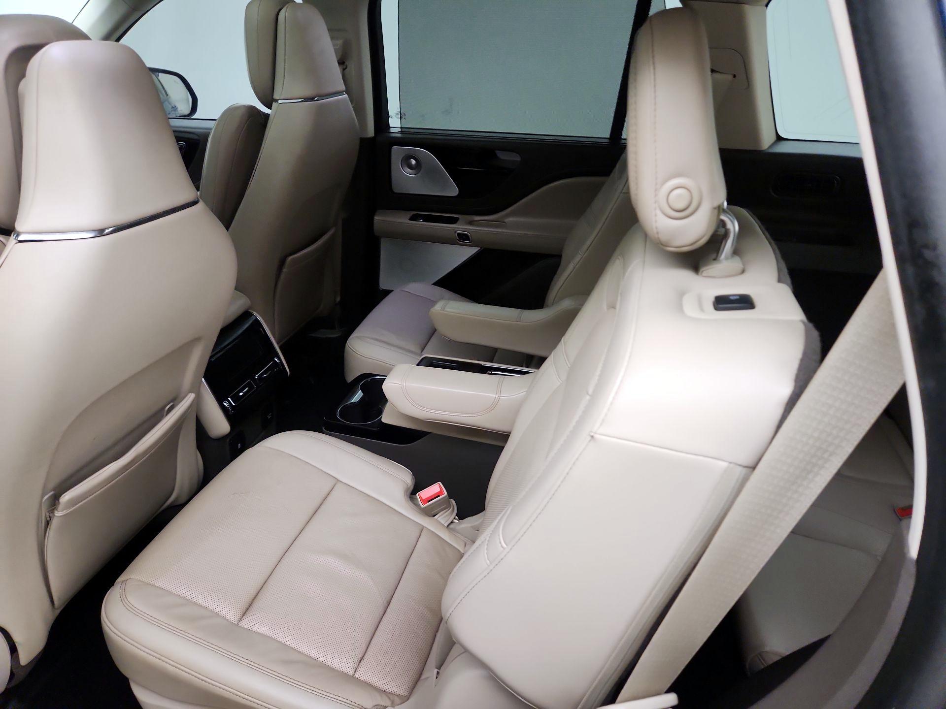 Thumbnail: 2020 Lincoln Aviator - 19