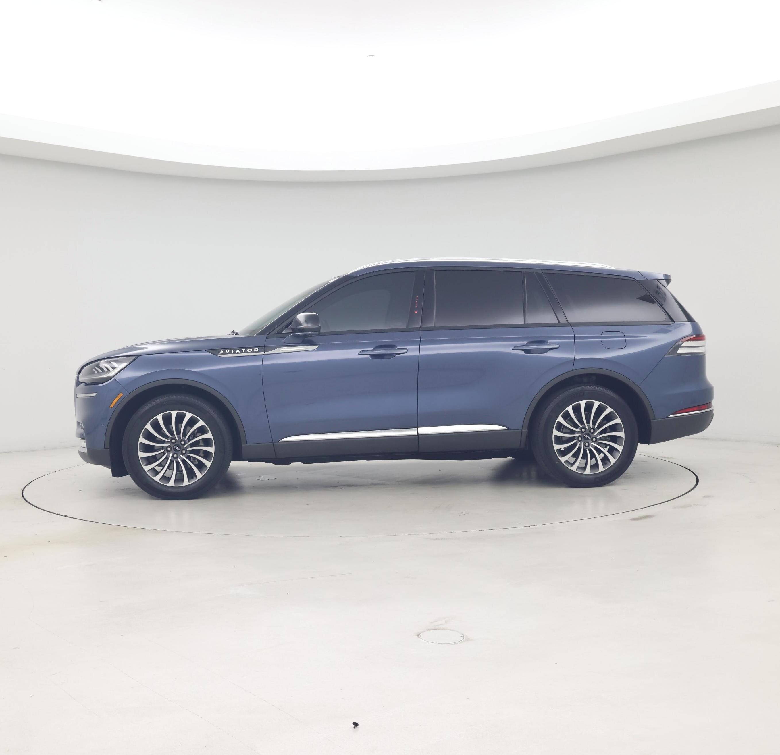 Thumbnail: 2020 Lincoln Aviator - 3