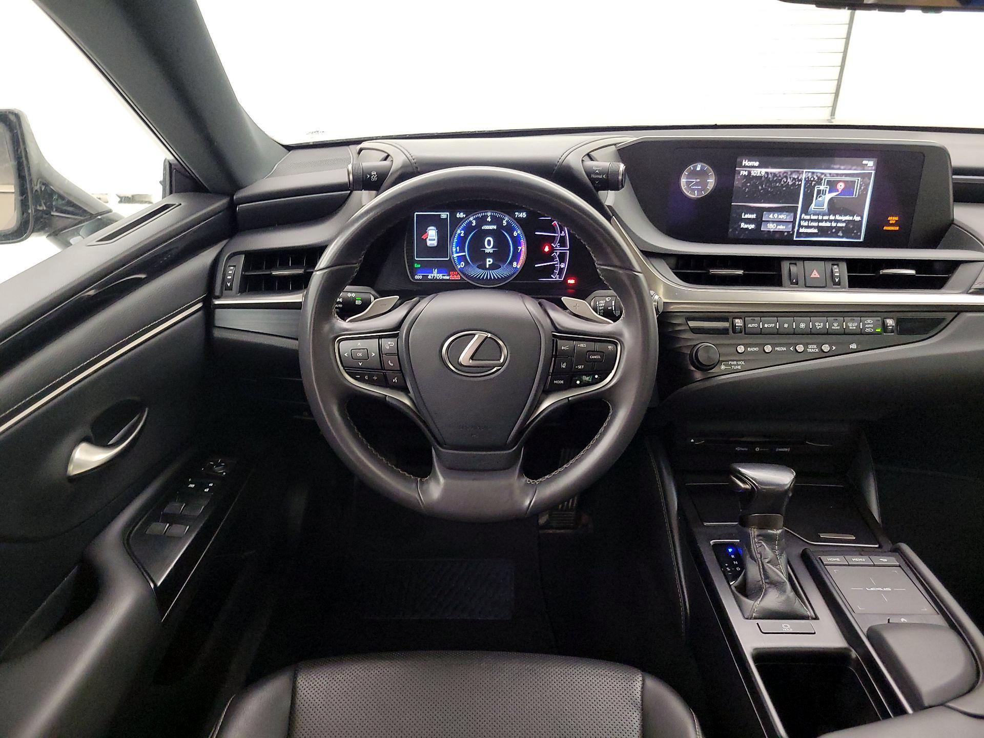 Thumbnail: 2020 Lexus ES - 10