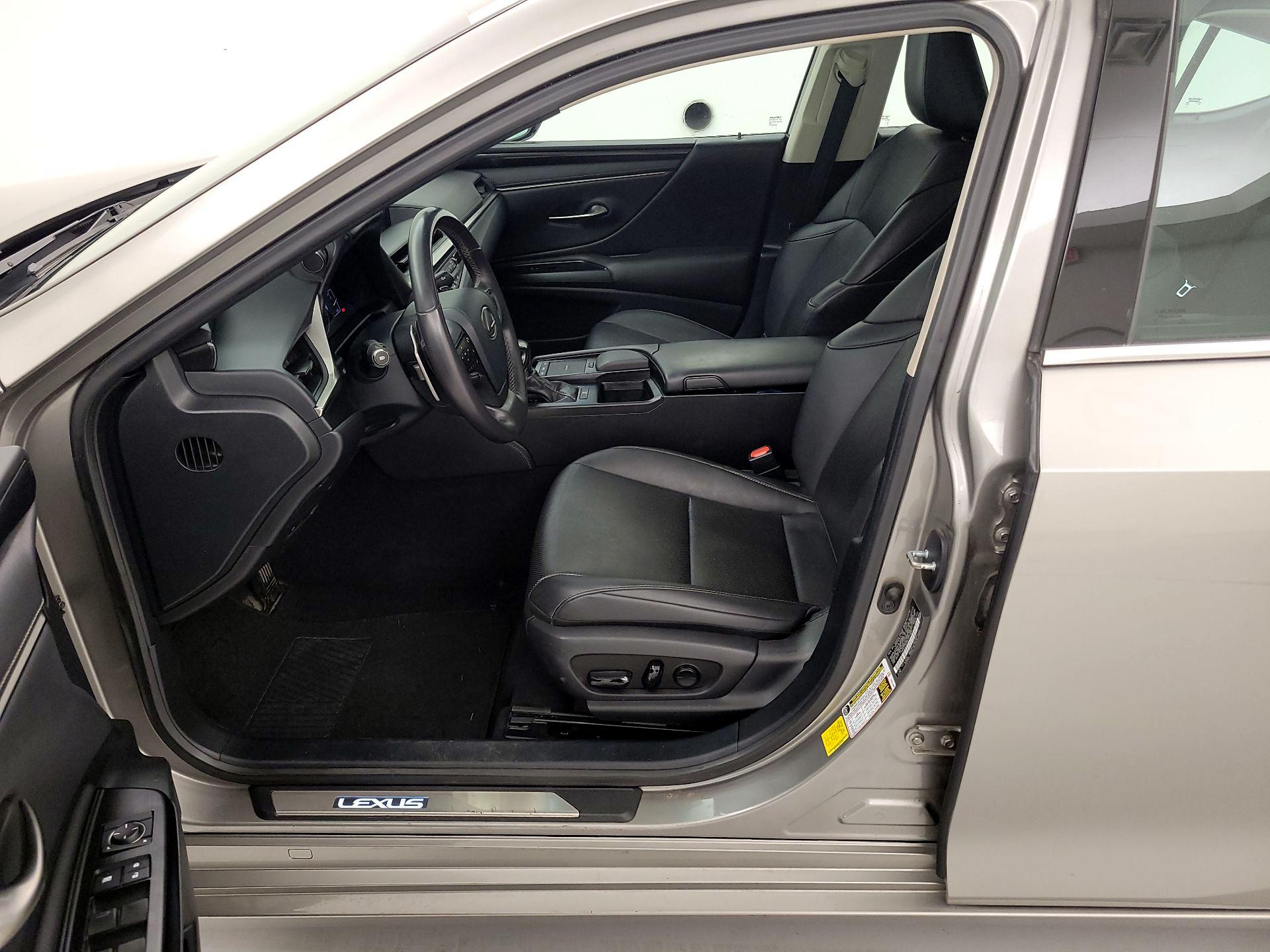 Thumbnail: 2020 Lexus ES - 11