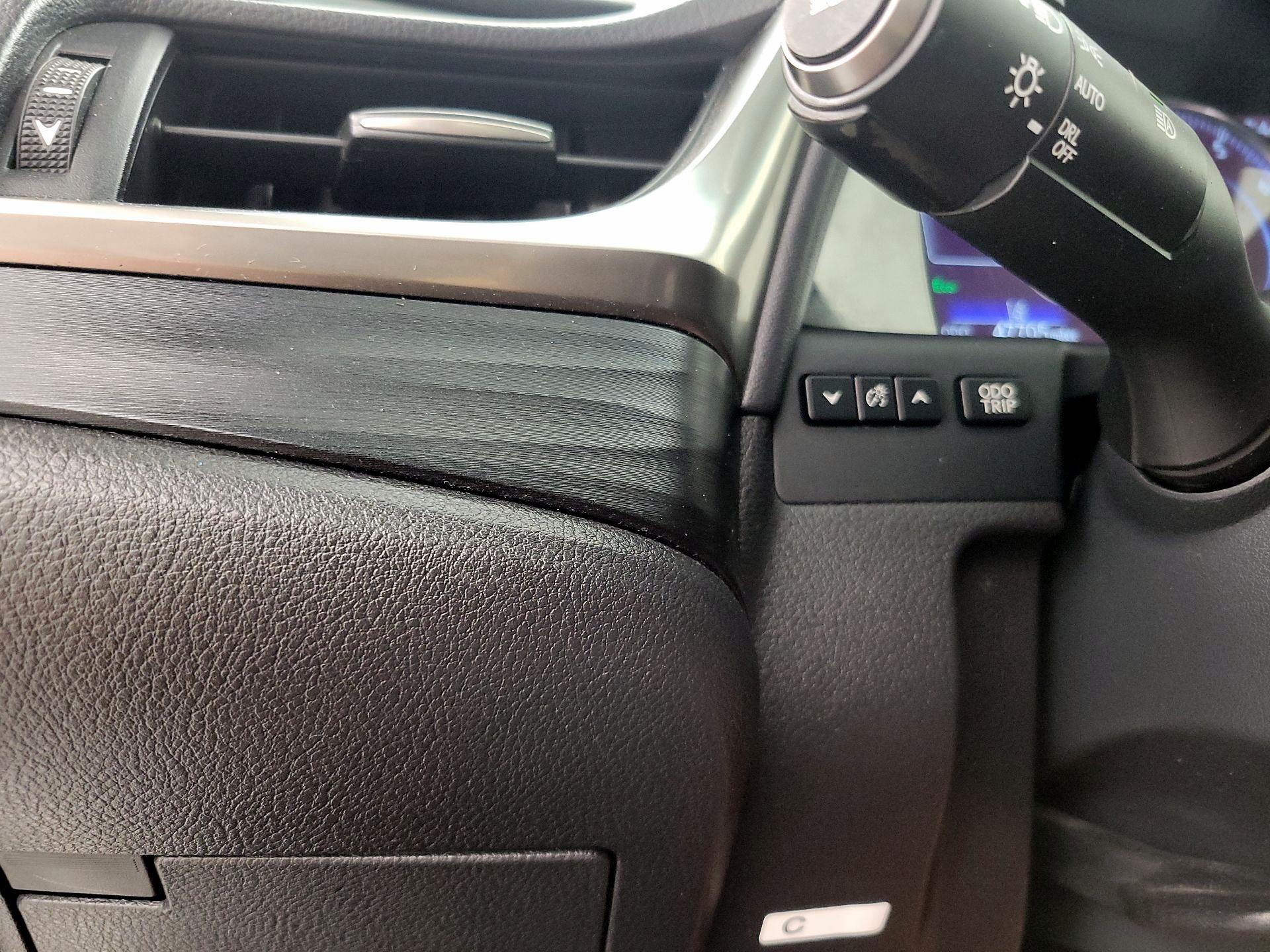 Thumbnail: 2020 Lexus ES - 13