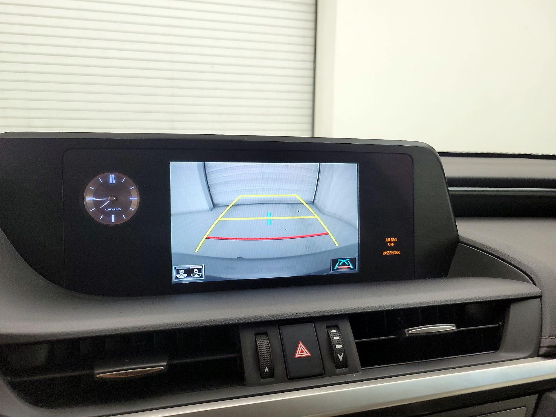 Thumbnail: 2020 Lexus ES - 14