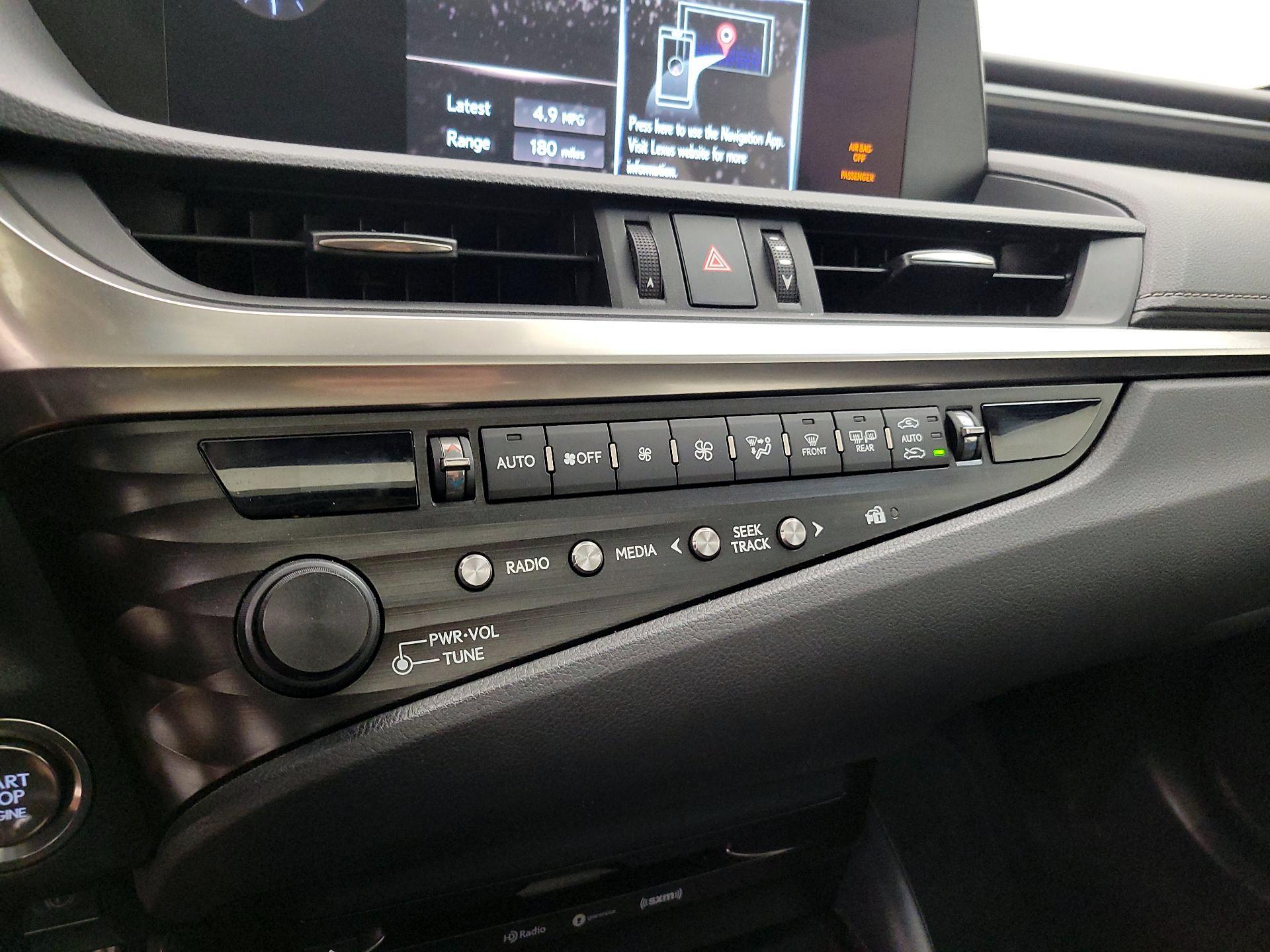 Thumbnail: 2020 Lexus ES - 16