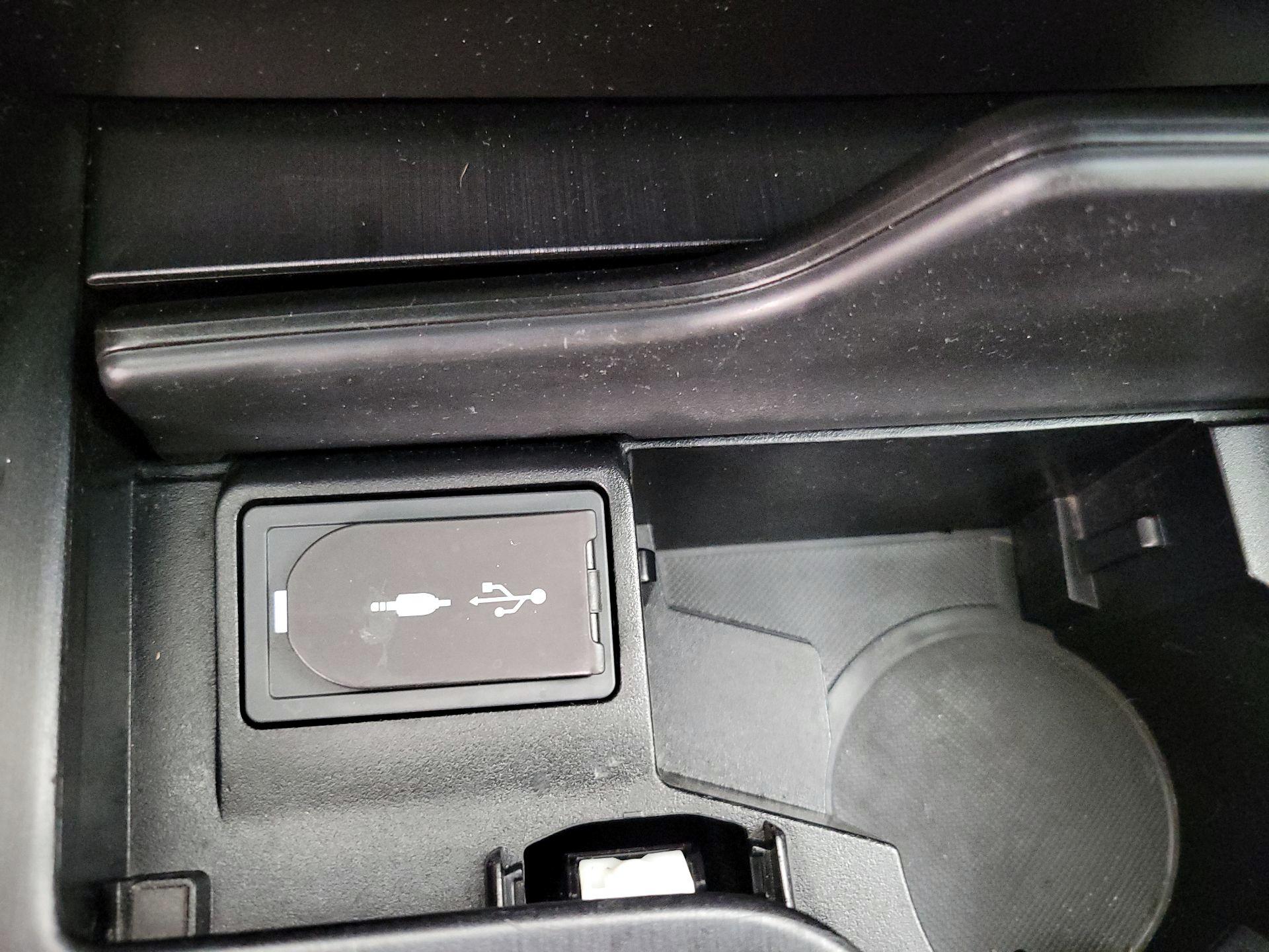 Thumbnail: 2020 Lexus ES - 18