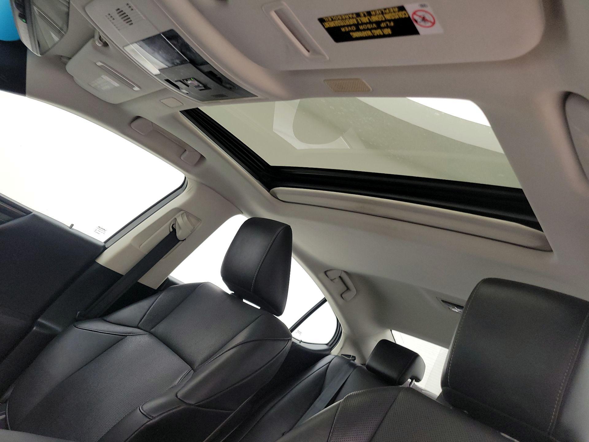 Thumbnail: 2020 Lexus ES - 19