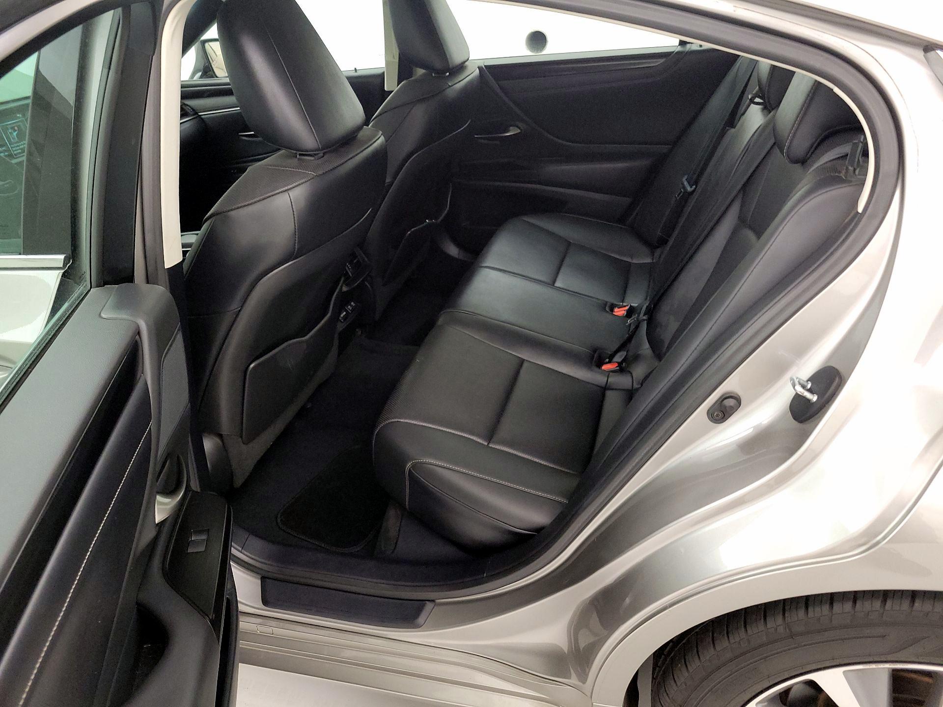 Thumbnail: 2020 Lexus ES - 20