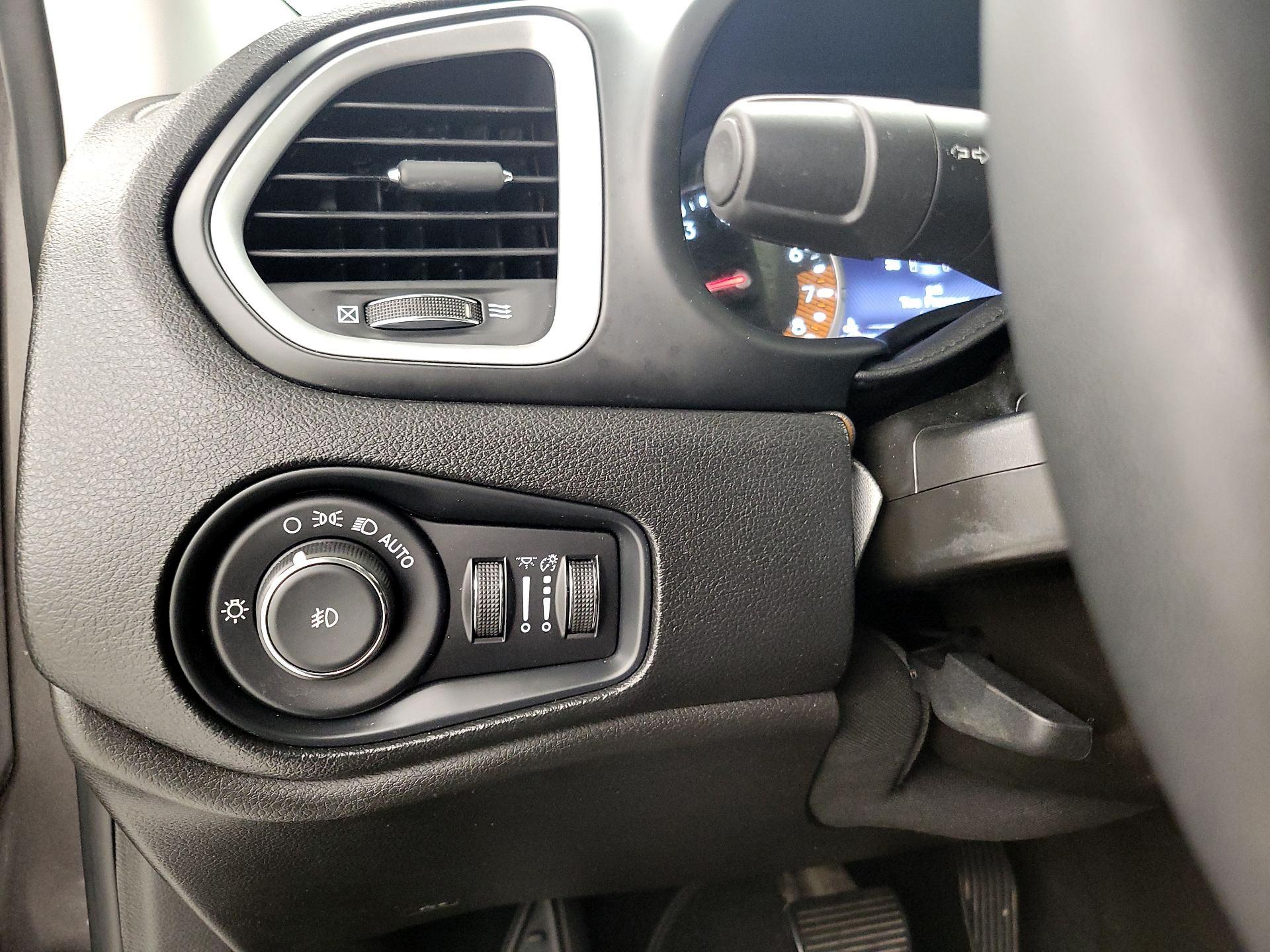 Thumbnail: 2021 Jeep Renegade - 13