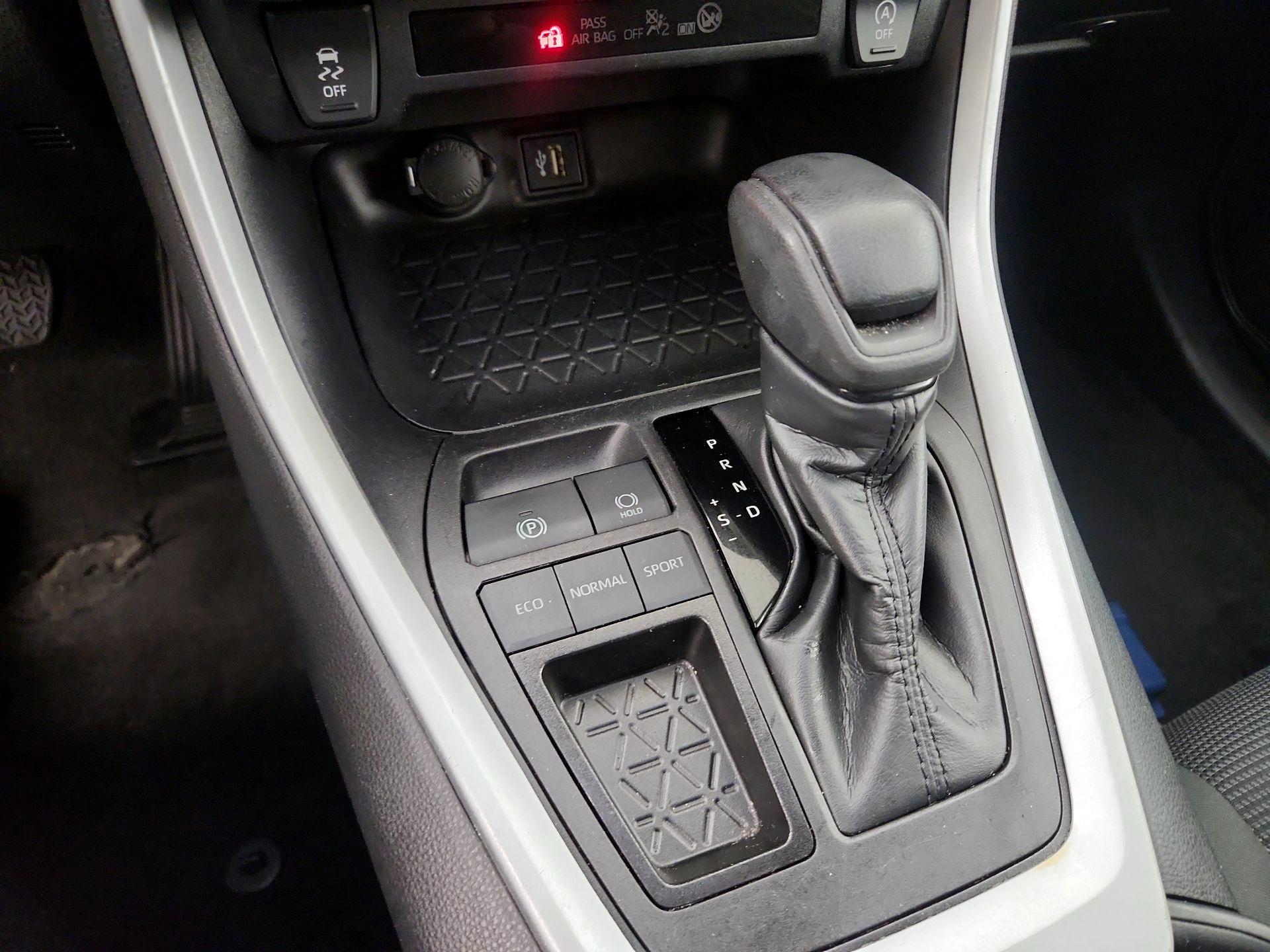 Thumbnail: 2024 Toyota RAV4 - 17