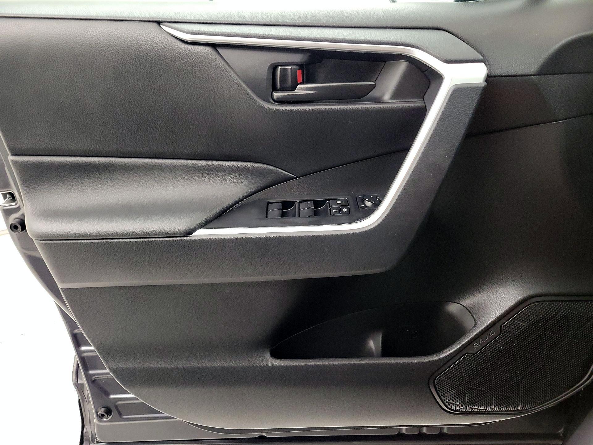 Thumbnail: 2025 Toyota RAV4 - 12