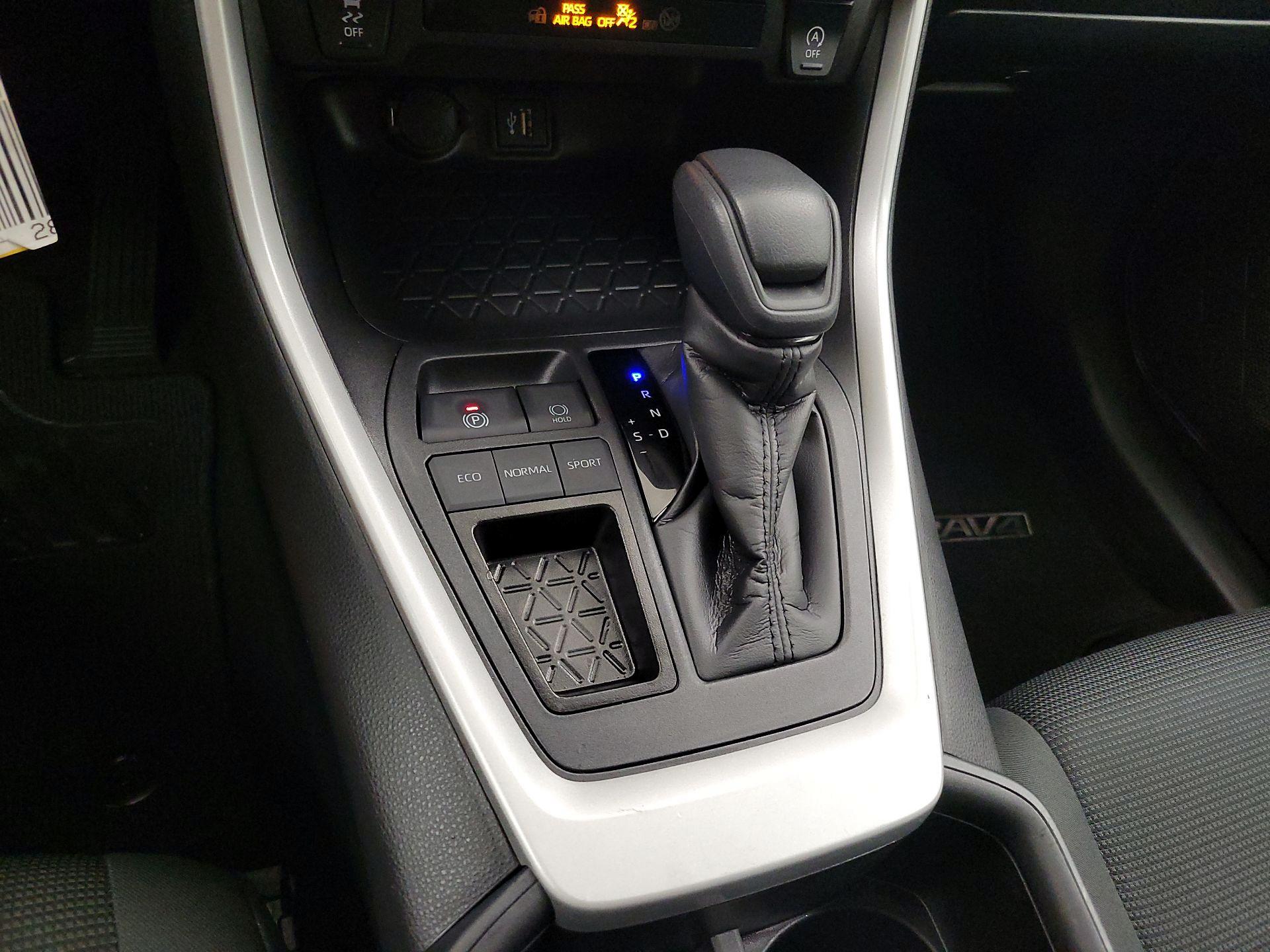 Thumbnail: 2025 Toyota RAV4 - 17