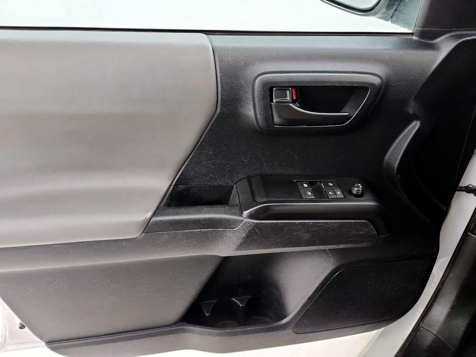 Thumbnail: 2021 Toyota Tacoma - 12