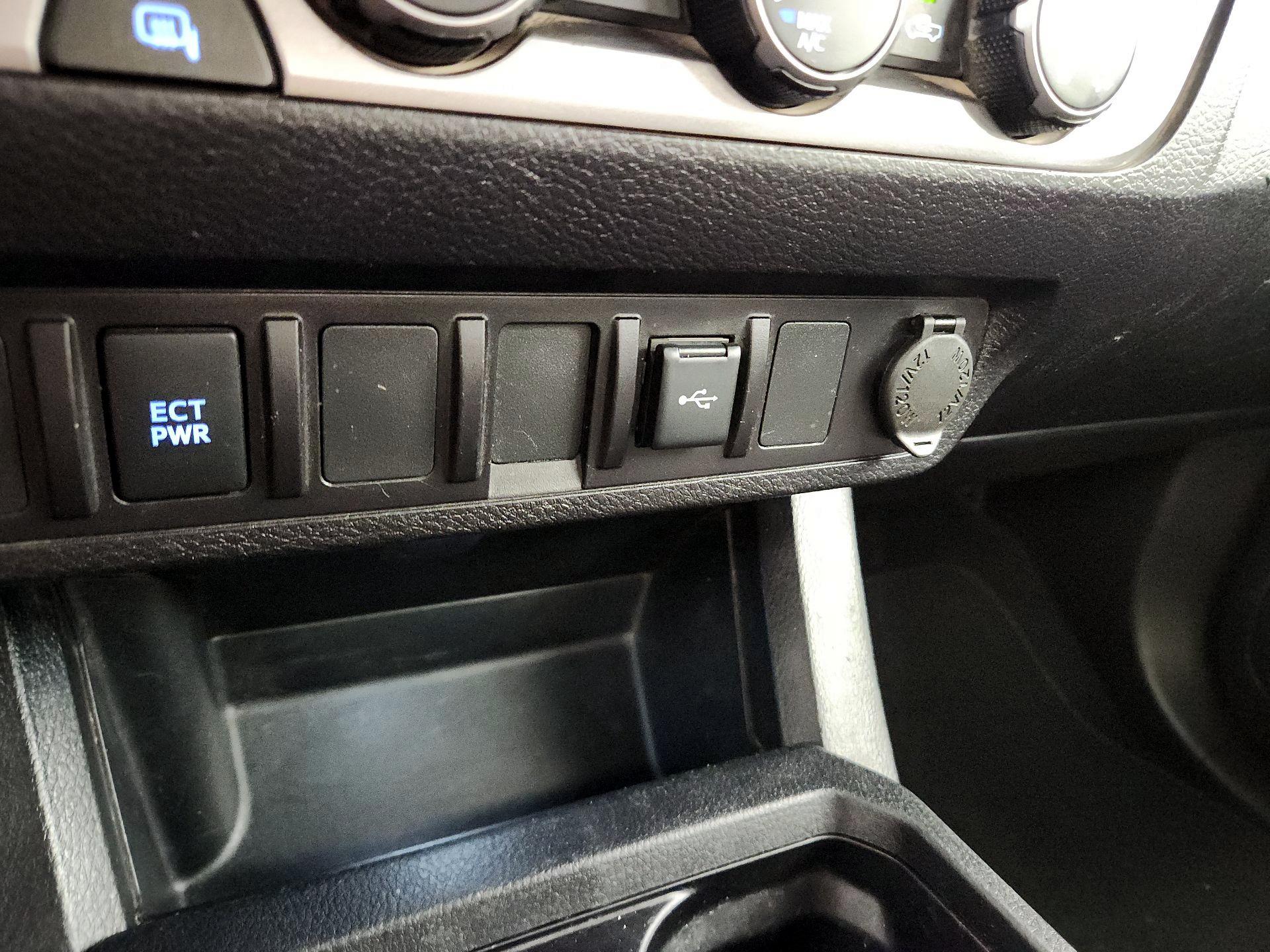 Thumbnail: 2021 Toyota Tacoma - 18