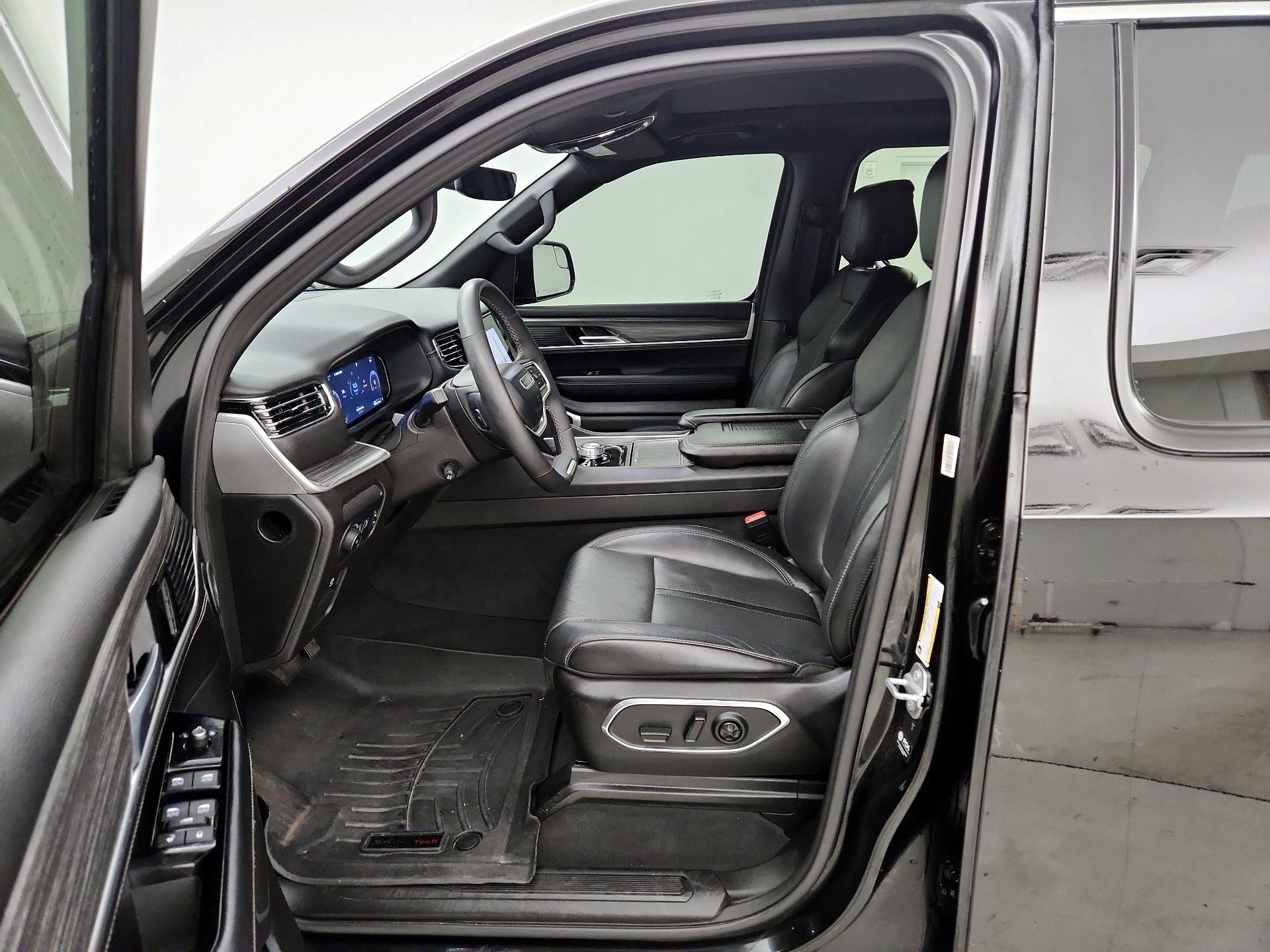 Thumbnail: 2023 Jeep Wagoneer - 11