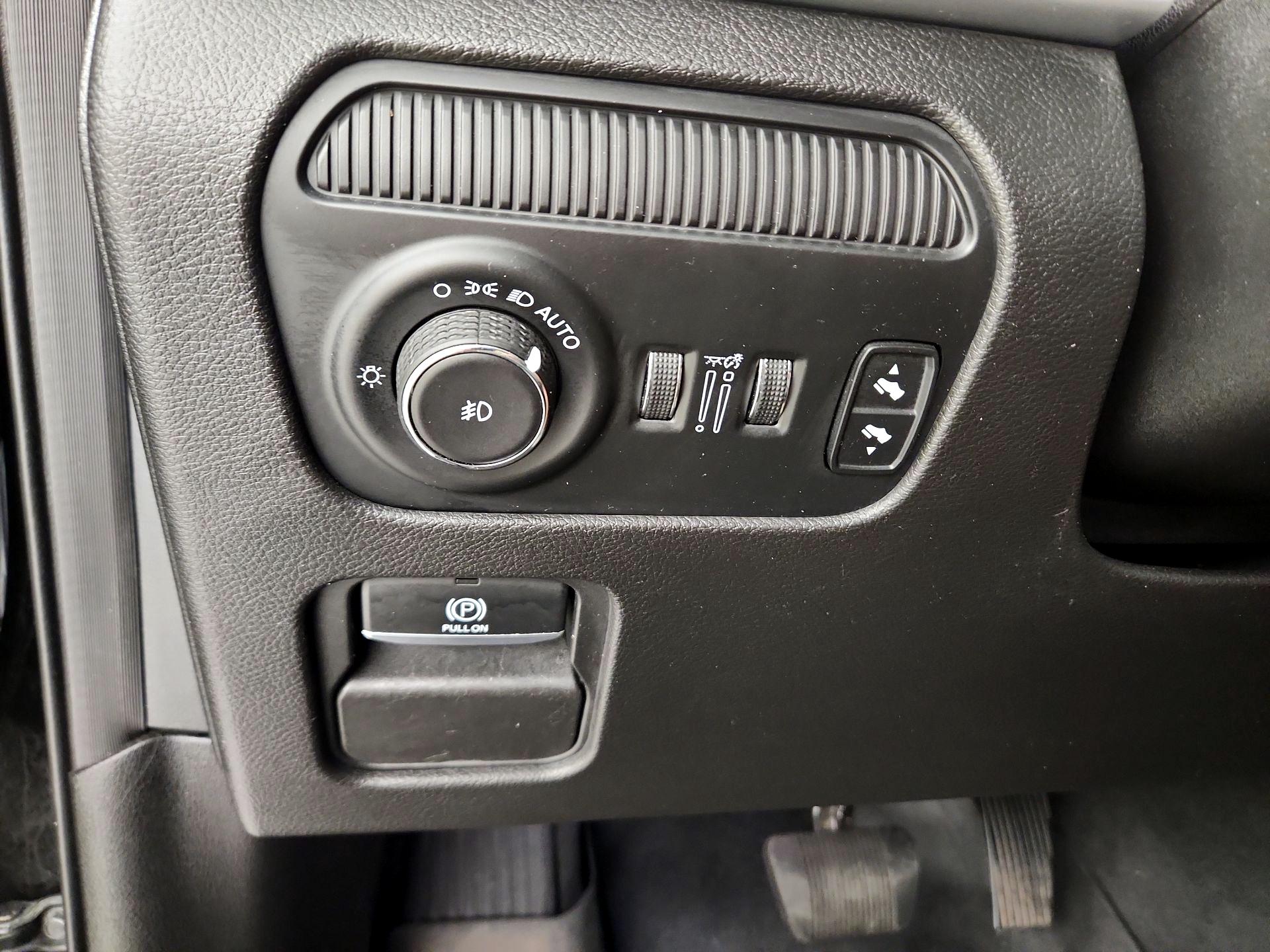 Thumbnail: 2023 Jeep Wagoneer - 13