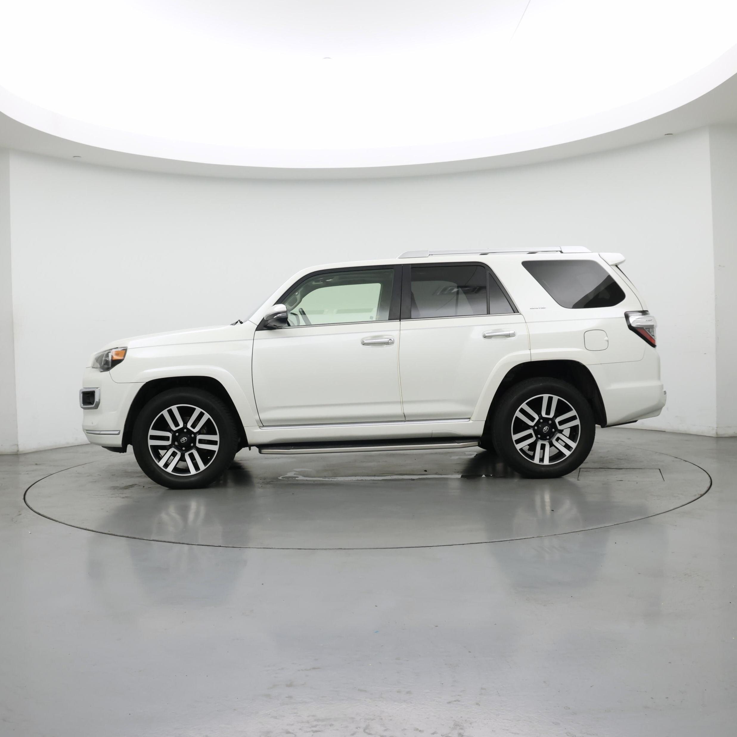 Thumbnail: 2018 Toyota 4Runner - 3