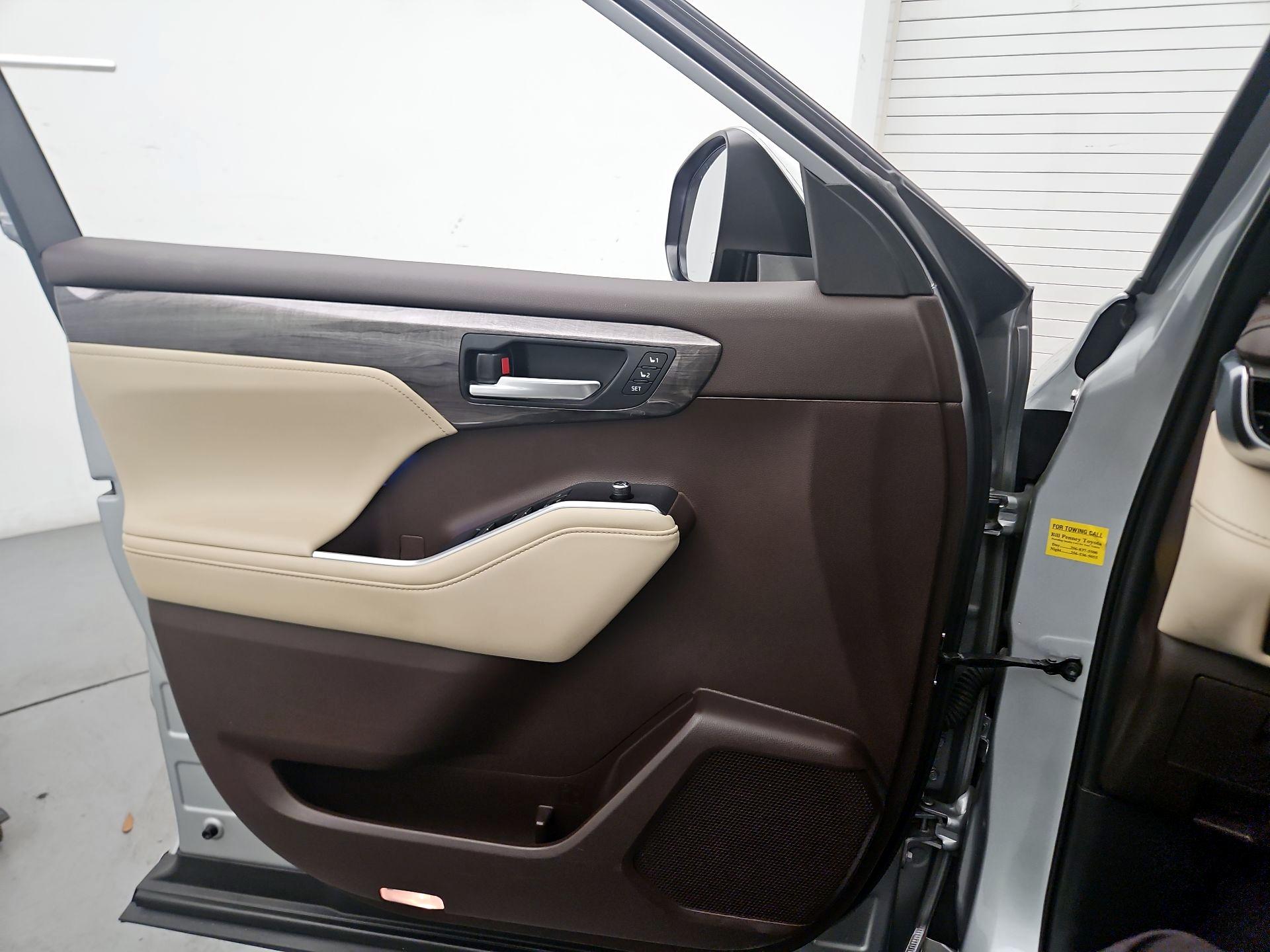 Thumbnail: 2020 Toyota Highlander - 12