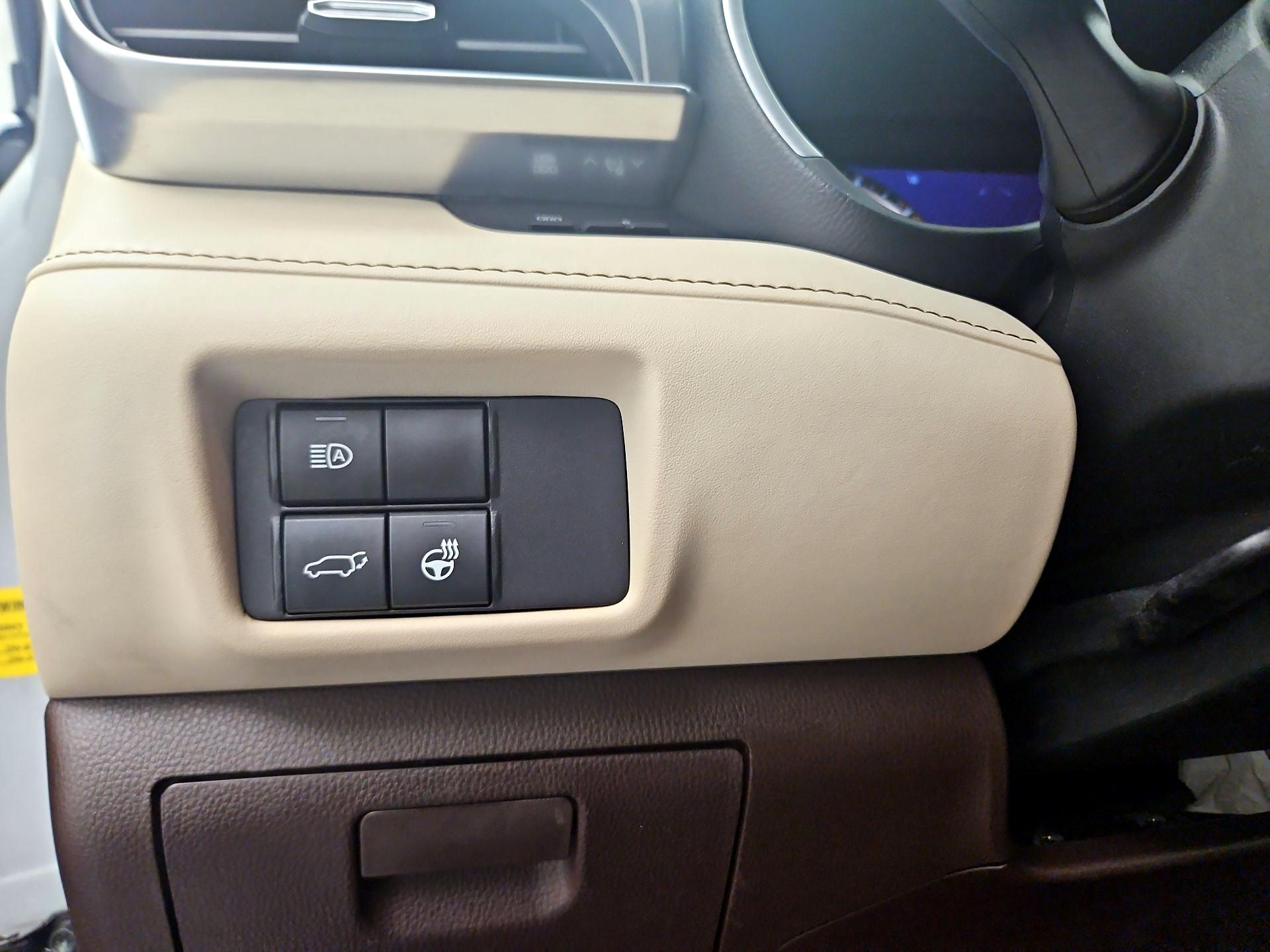 Thumbnail: 2020 Toyota Highlander - 13