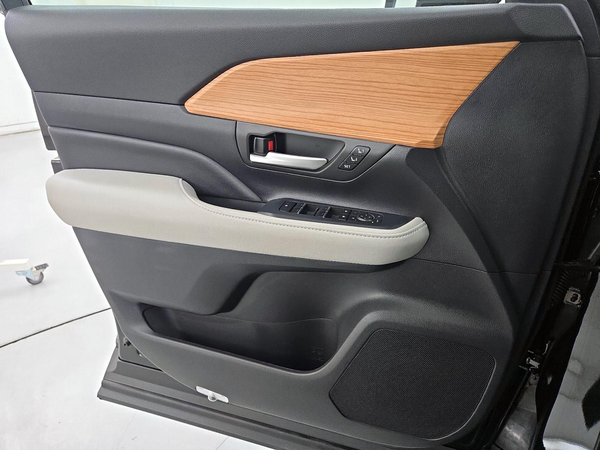 Thumbnail: 2026 Toyota Grand Highlander - 12