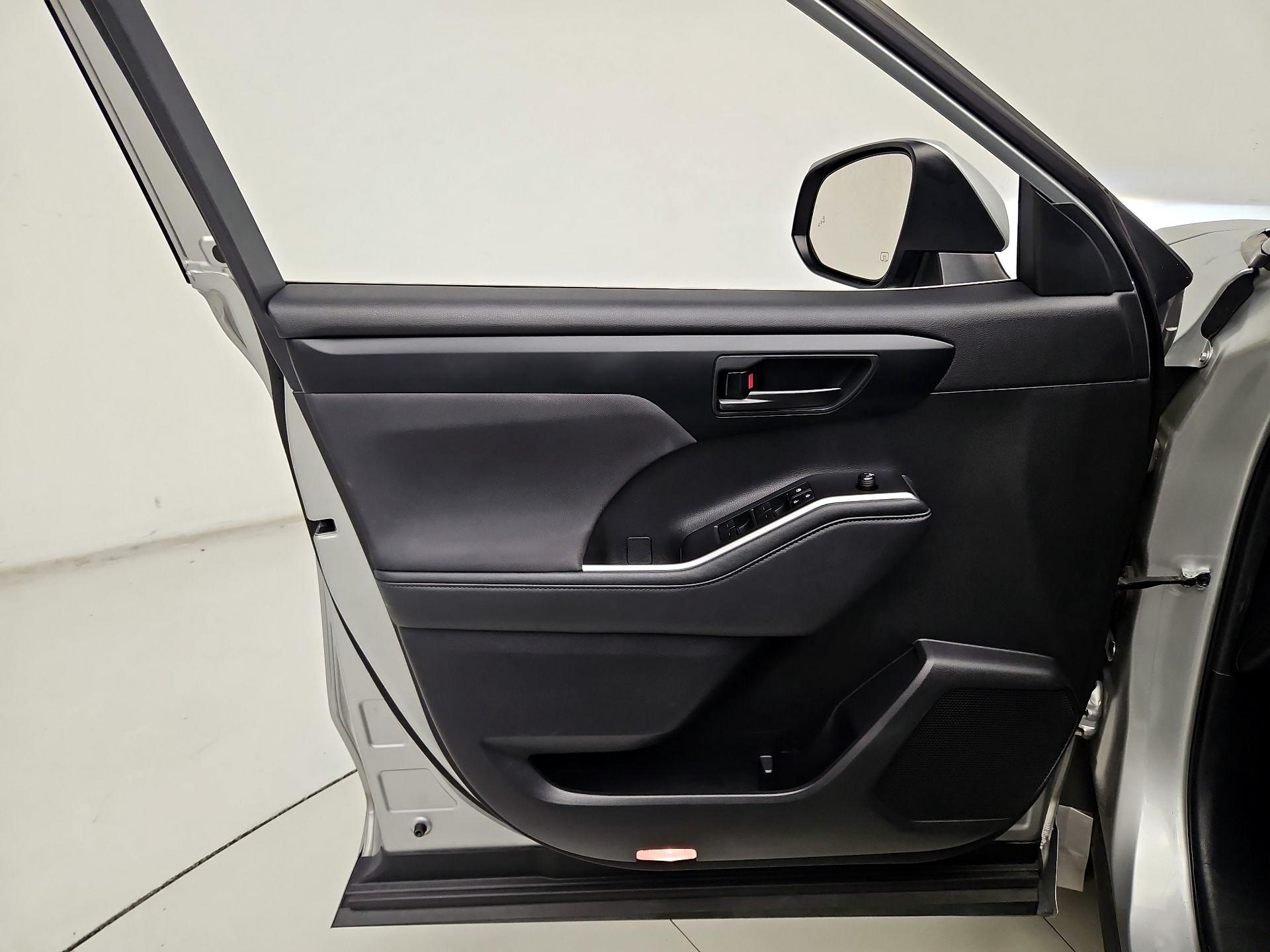 Thumbnail: 2024 Toyota Highlander - 12