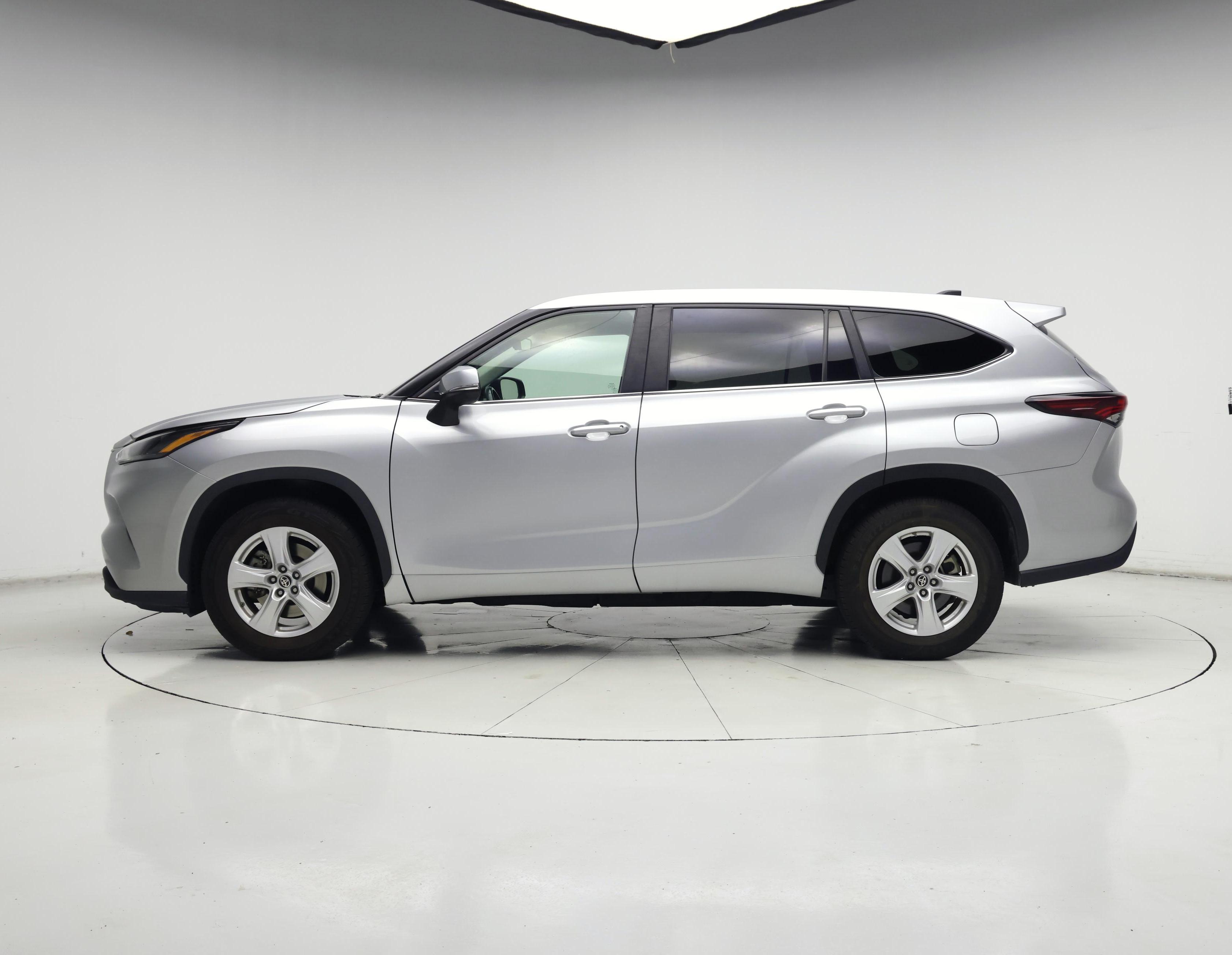 Thumbnail: 2024 Toyota Highlander - 3