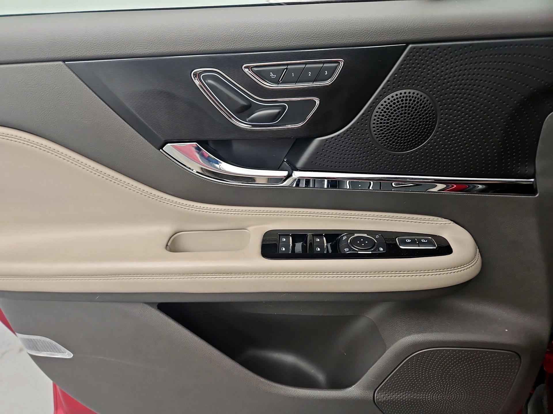 Thumbnail: 2024 Lincoln Corsair - 12