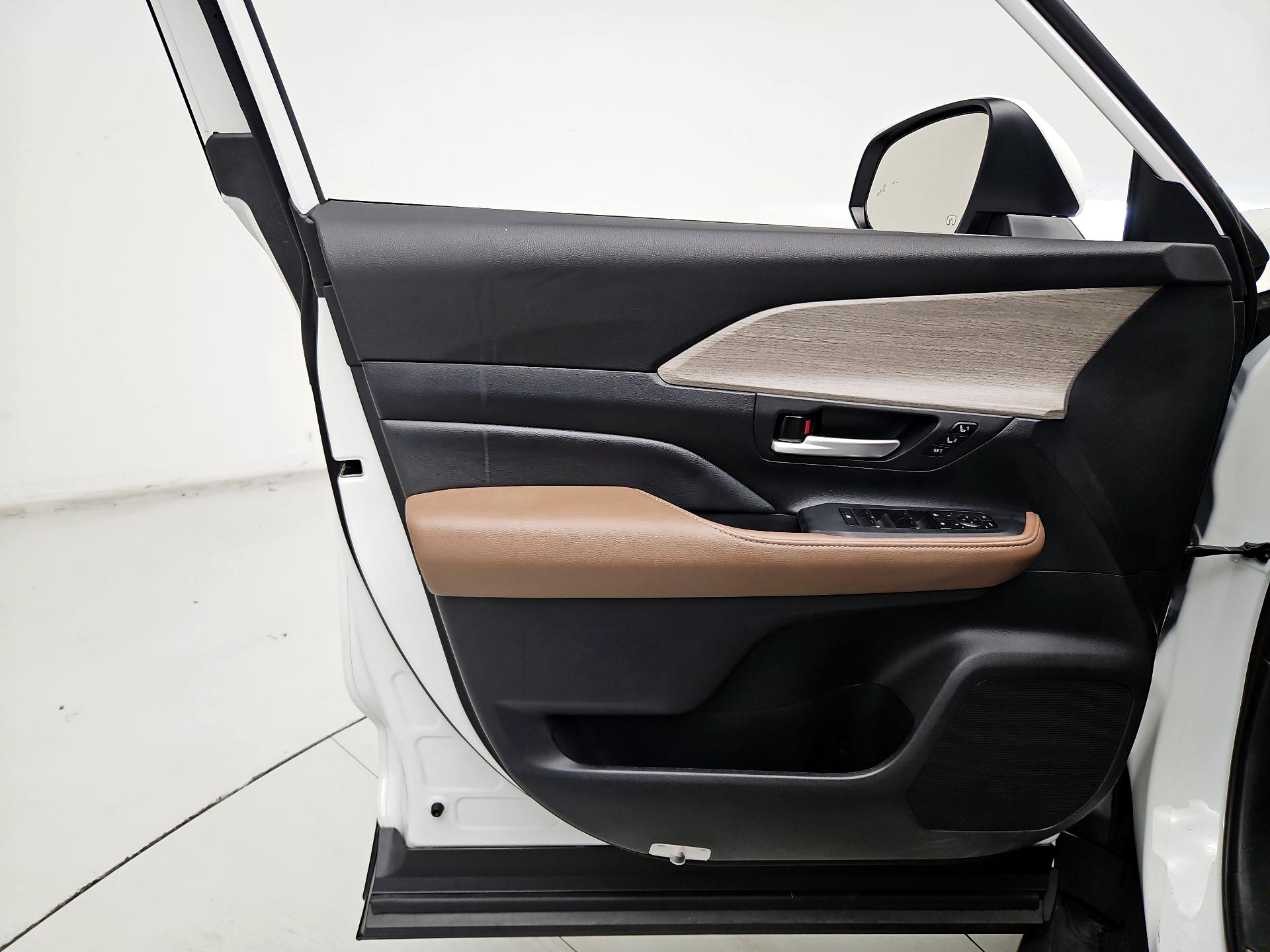 Thumbnail: 2025 Toyota Grand Highlander - 12