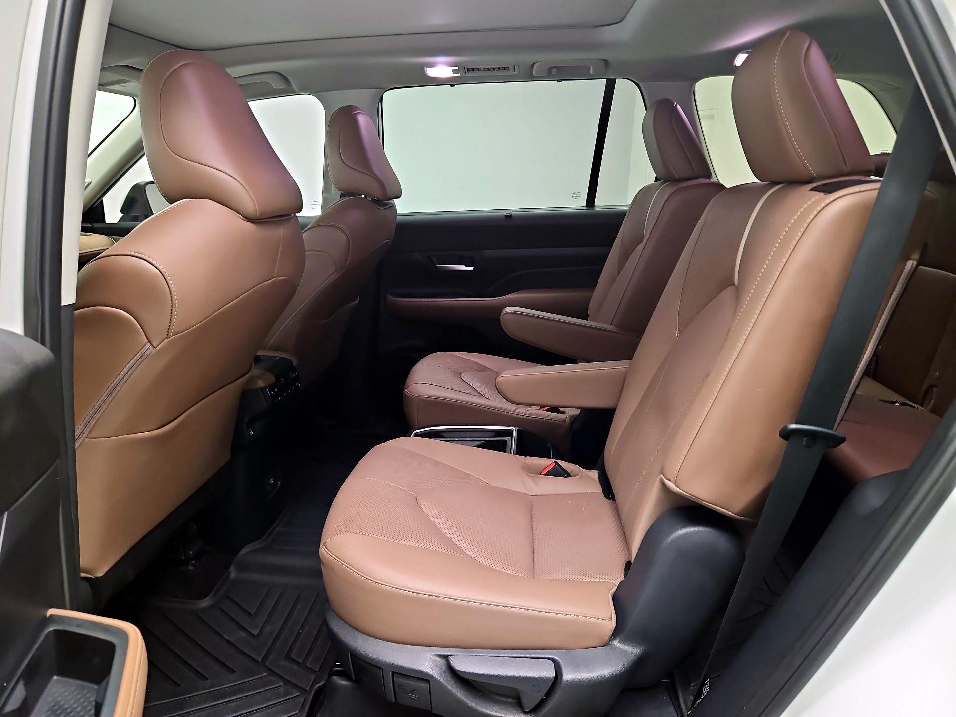 Thumbnail: 2025 Toyota Grand Highlander - 17