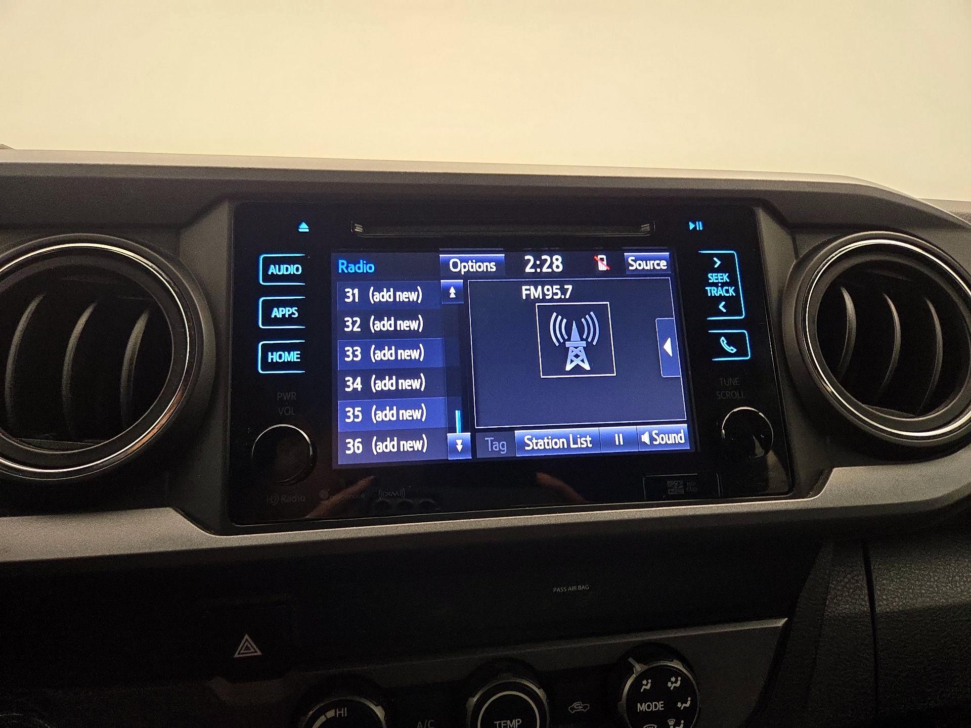 Thumbnail: 2019 Toyota Tacoma - 15