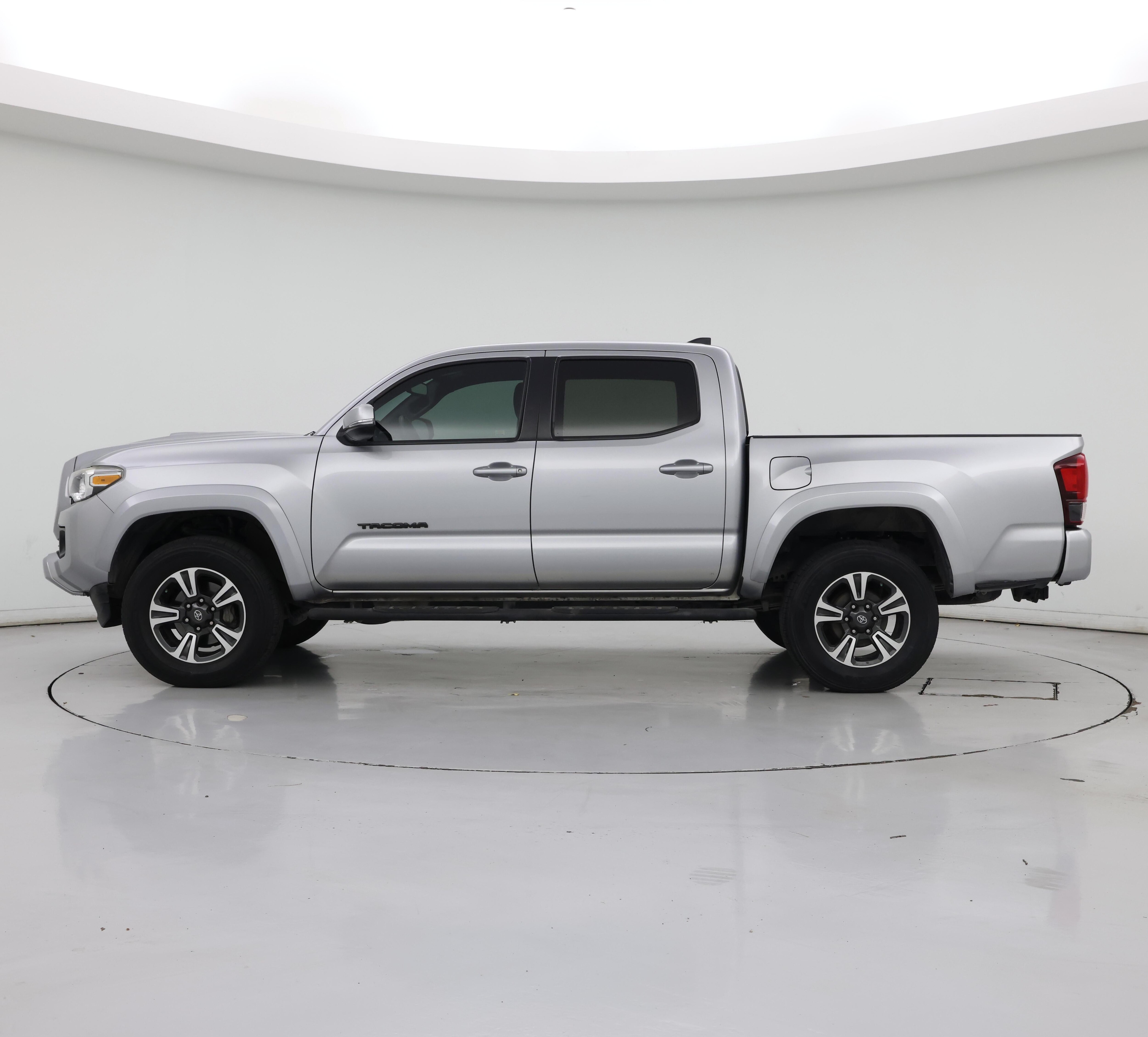 Thumbnail: 2019 Toyota Tacoma - 3