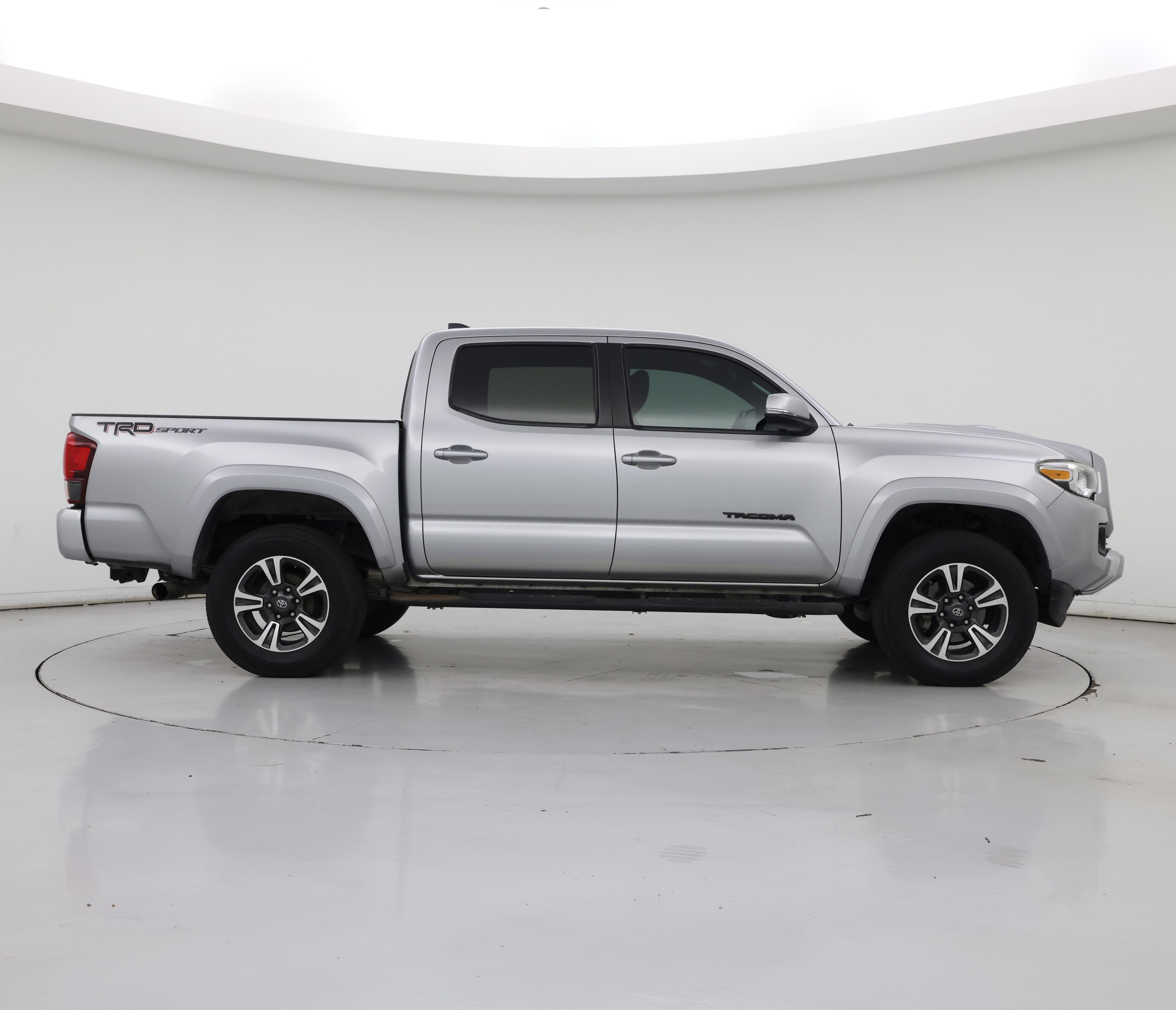 Thumbnail: 2019 Toyota Tacoma - 7