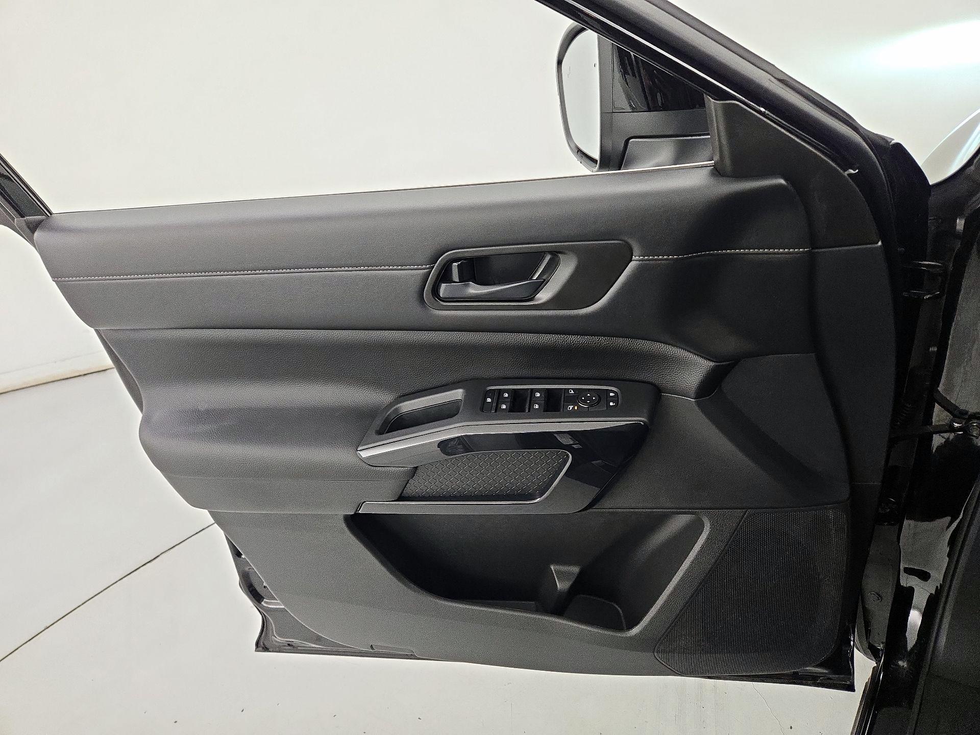 Thumbnail: 2025 Nissan Pathfinder - 12