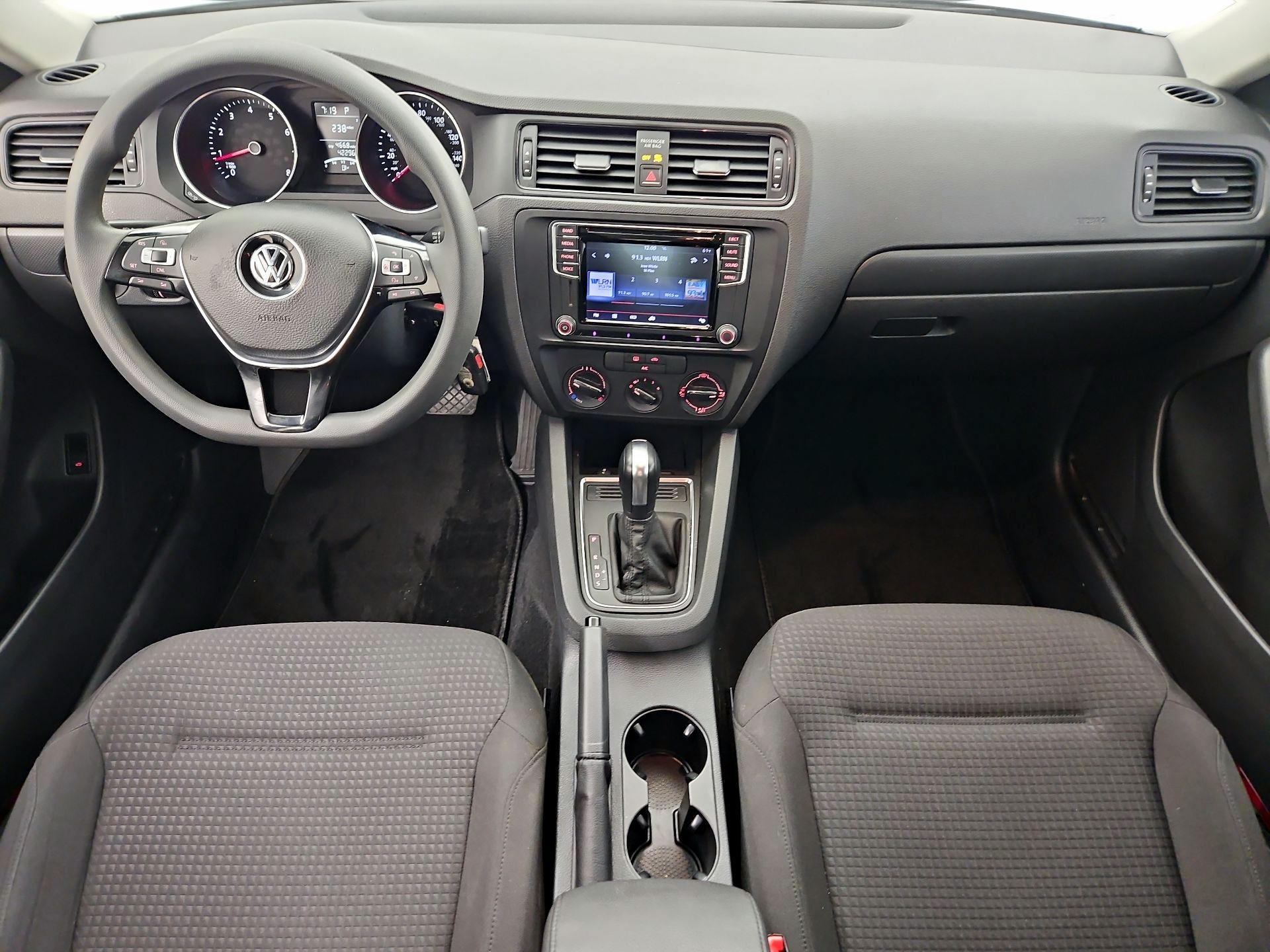 Thumbnail: 2016 Volkswagen Jetta - 9