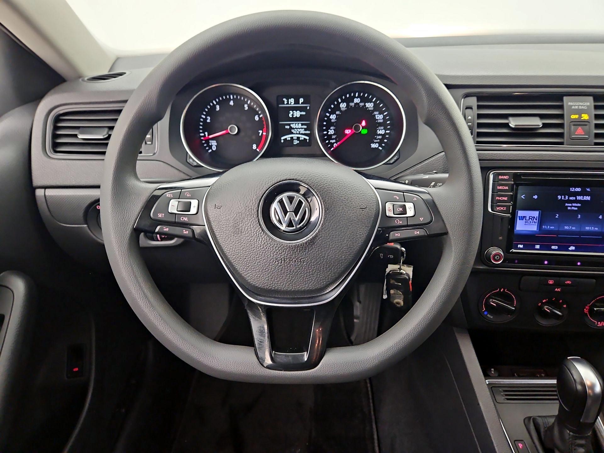 Thumbnail: 2016 Volkswagen Jetta - 10
