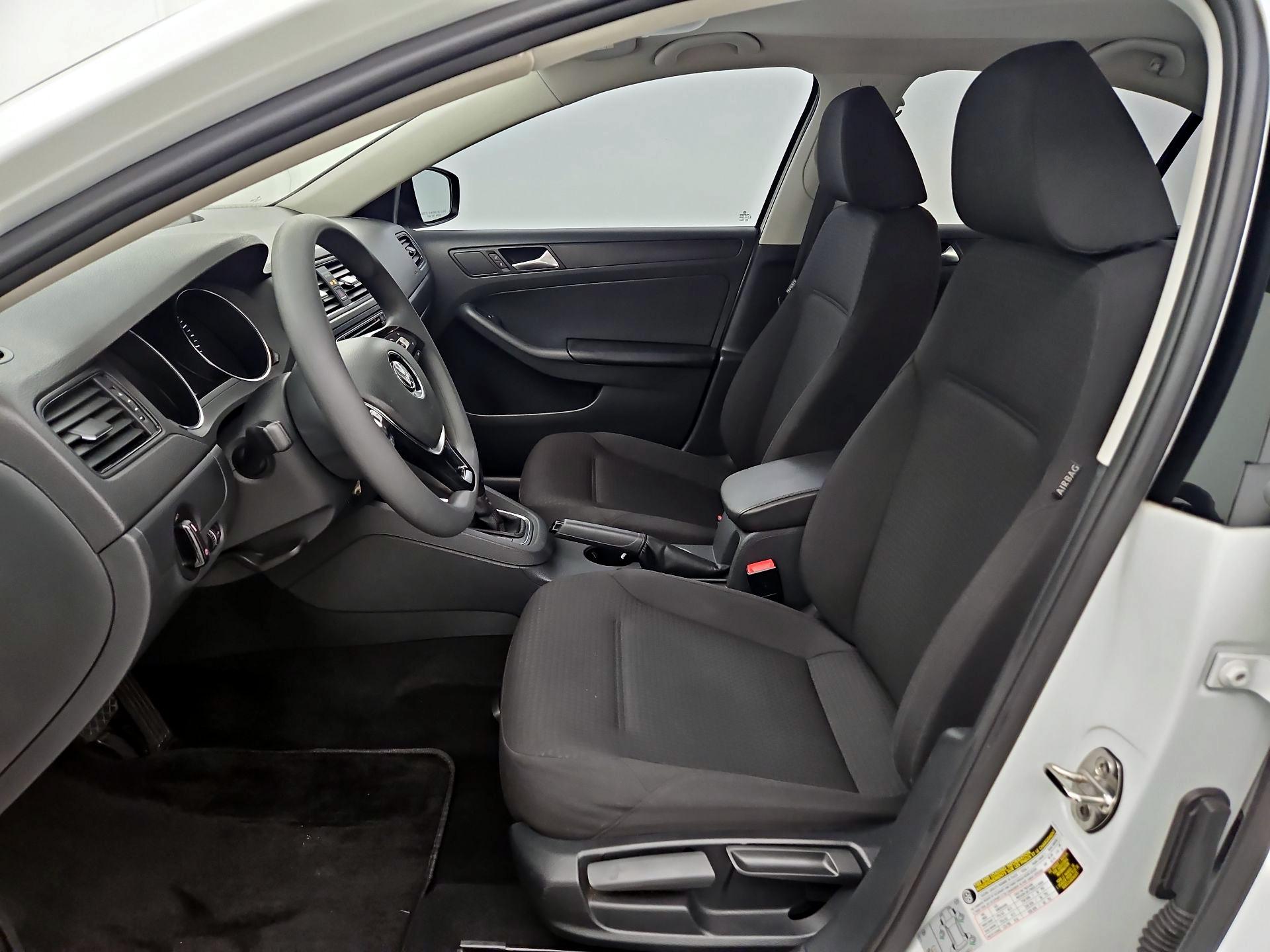 Thumbnail: 2016 Volkswagen Jetta - 11