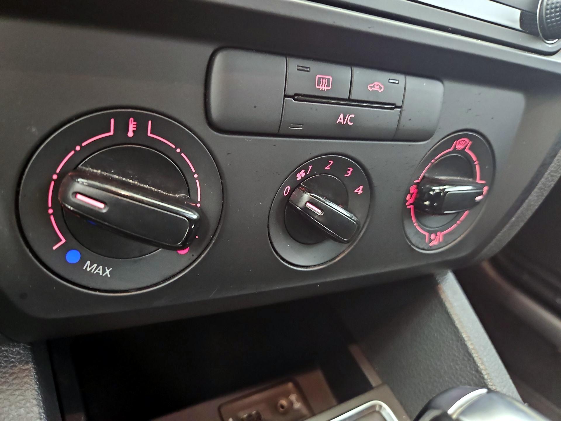 Thumbnail: 2016 Volkswagen Jetta - 16