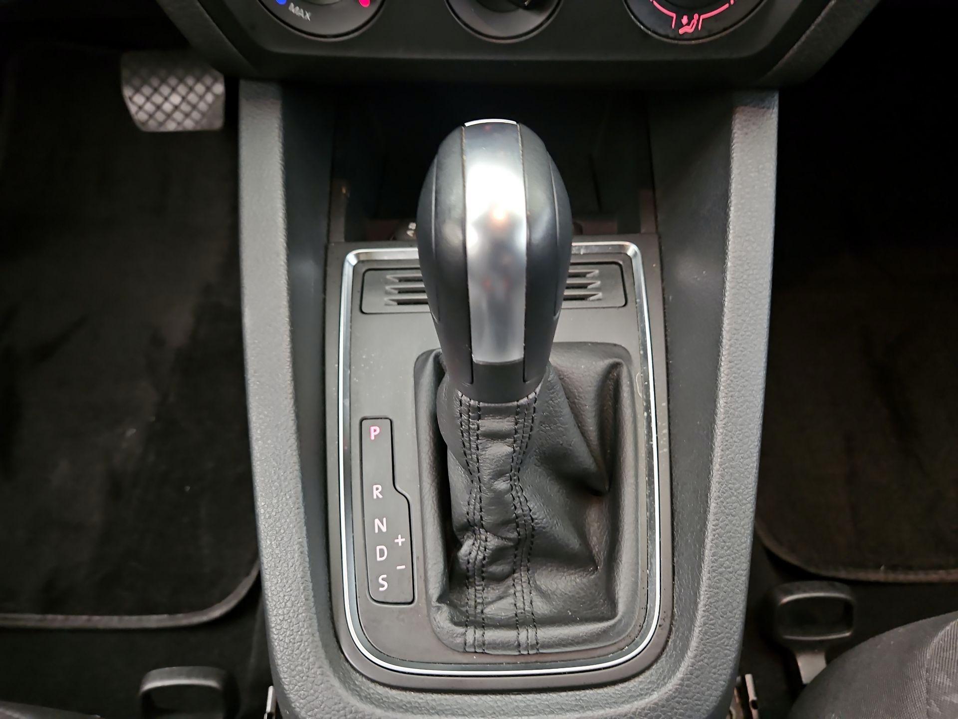 Thumbnail: 2016 Volkswagen Jetta - 17