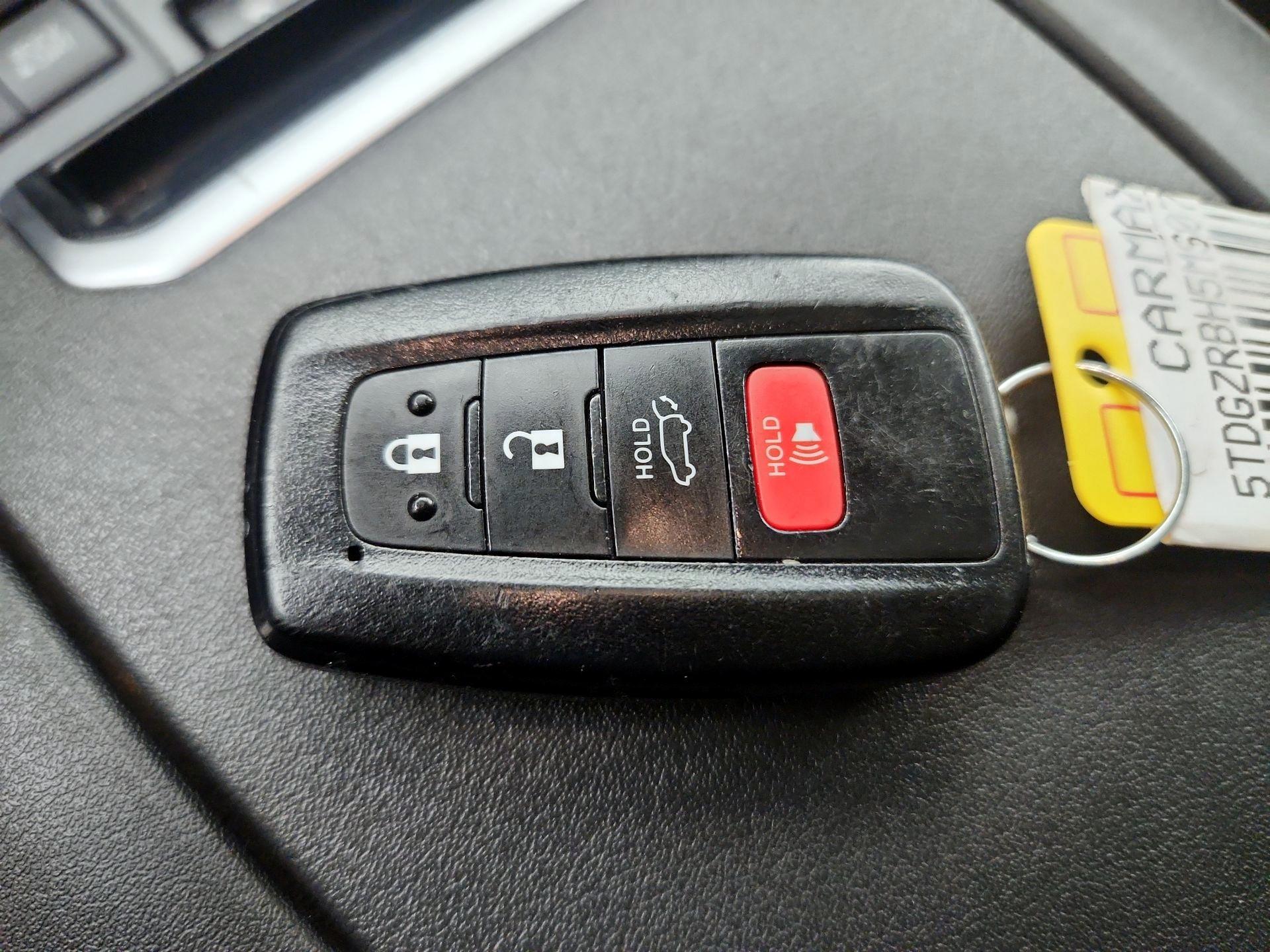 Thumbnail: 2021 Toyota Highlander - 18