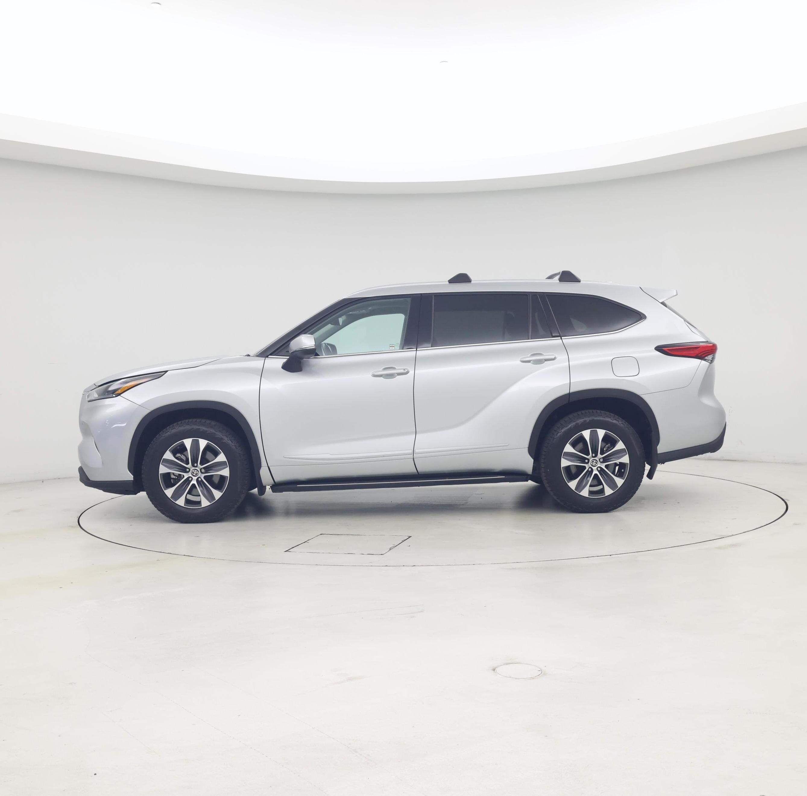 Thumbnail: 2021 Toyota Highlander - 3