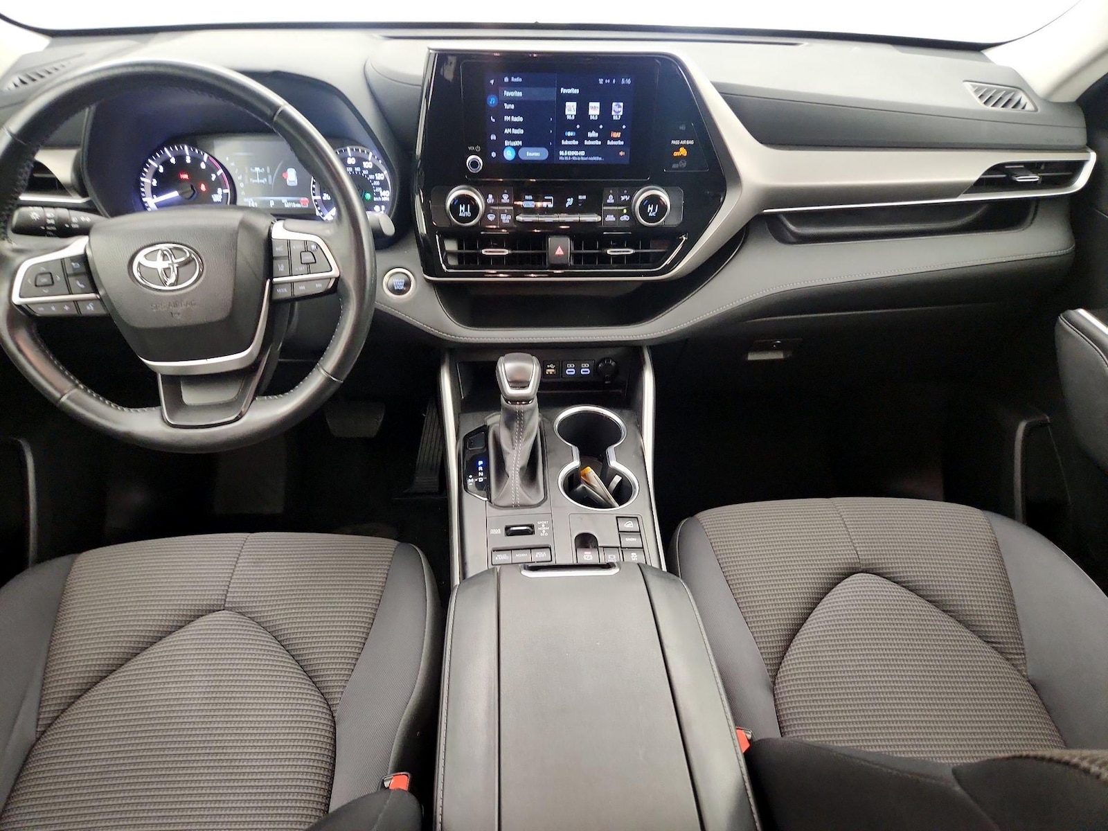2024 Toyota Highlander LE - Photo 10