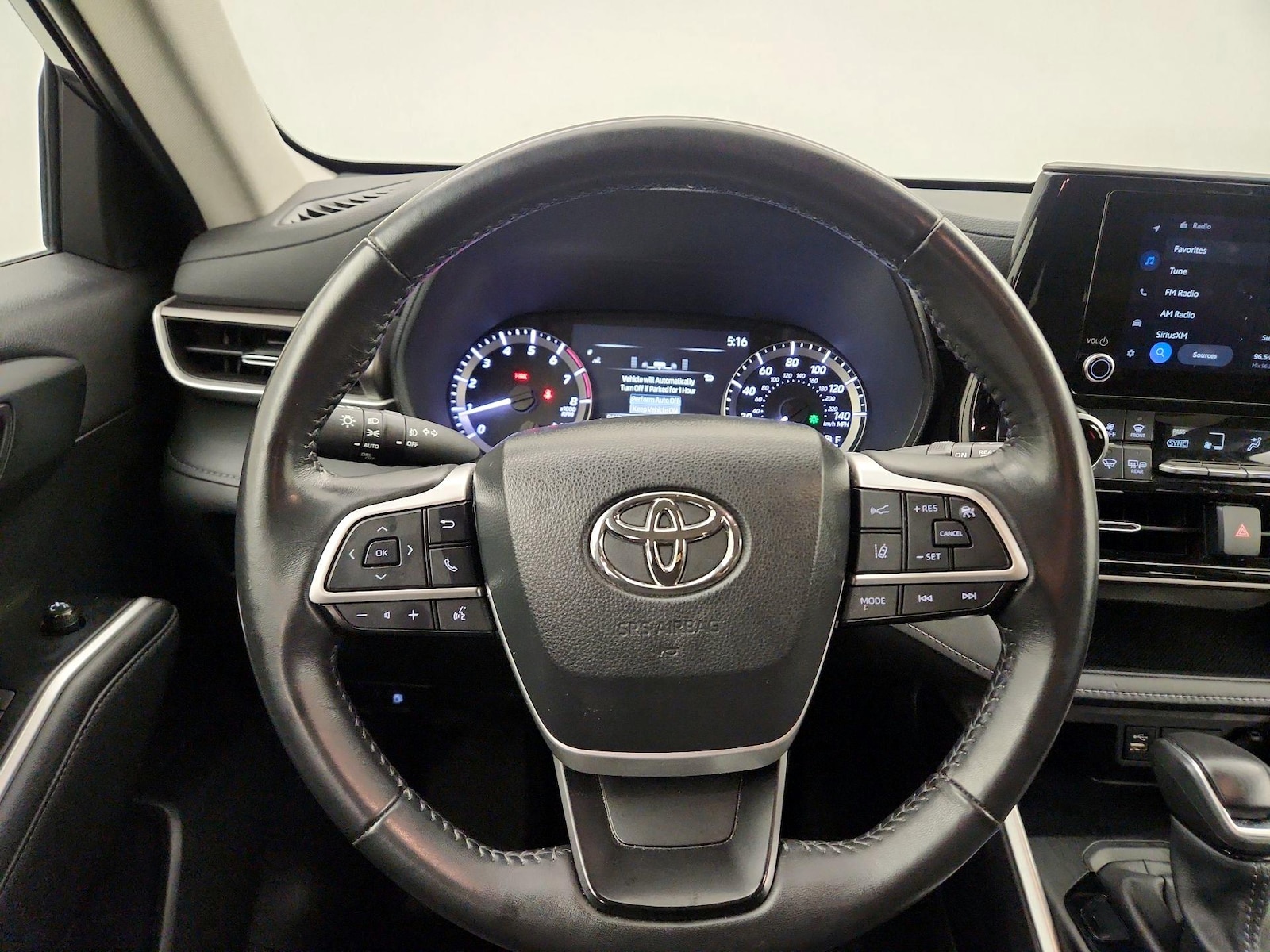 2024 Toyota Highlander LE - Photo 11
