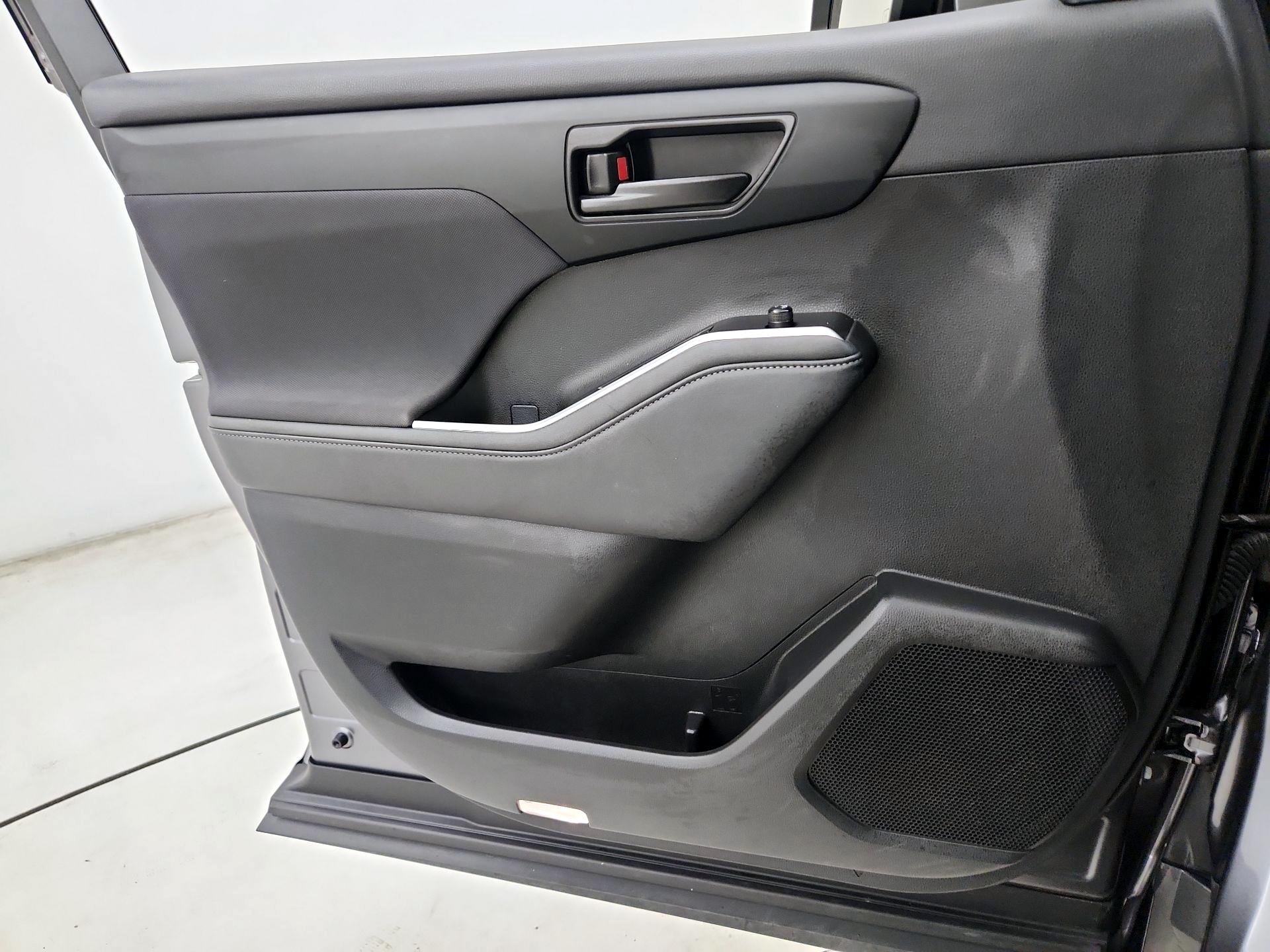 Thumbnail: 2024 Toyota Highlander - 12