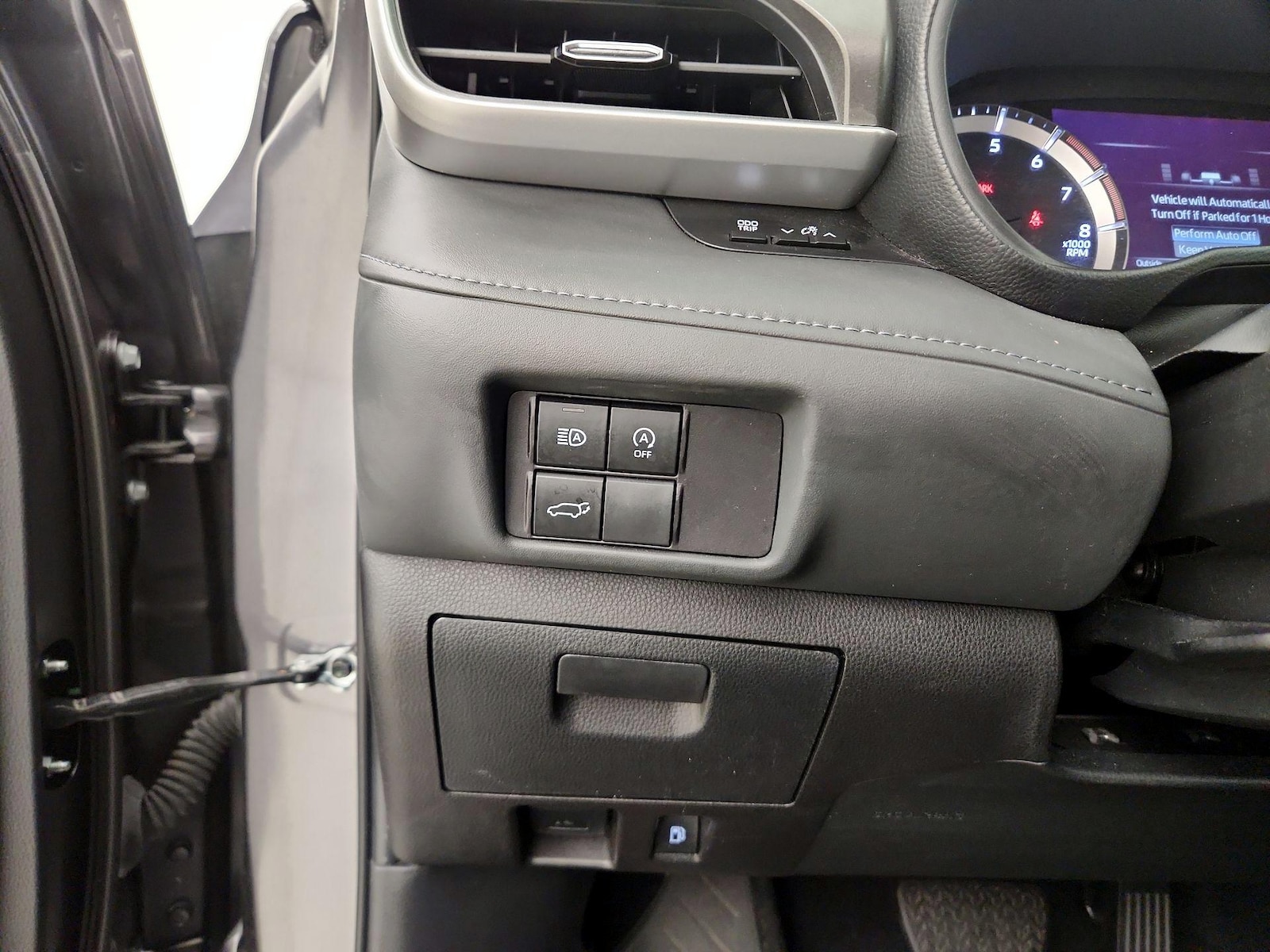 2024 Toyota Highlander LE - Photo 14