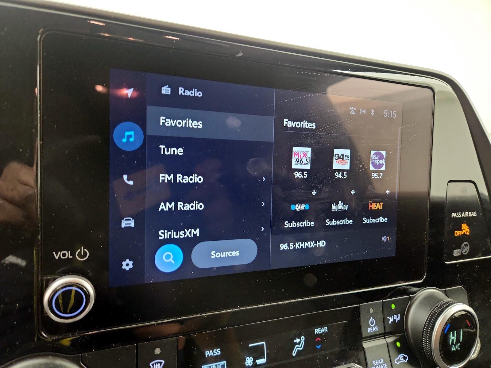 2024 Toyota Highlander LE - Photo 16
