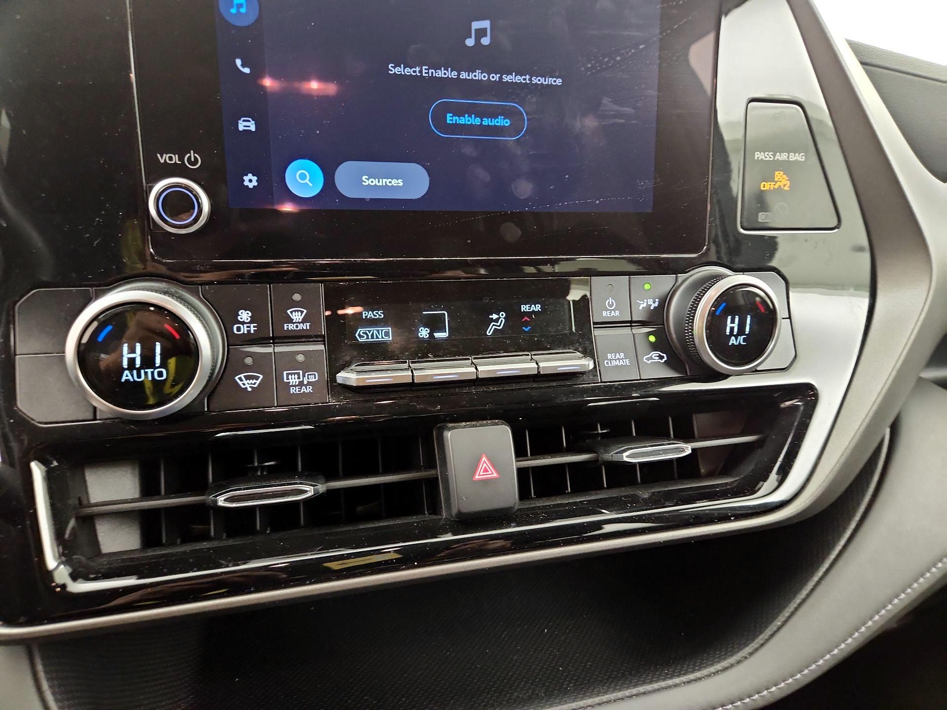 Thumbnail: 2024 Toyota Highlander - 16