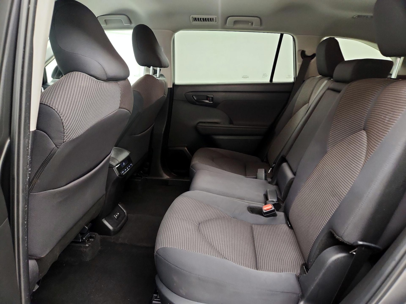 2024 Toyota Highlander LE - Photo 21