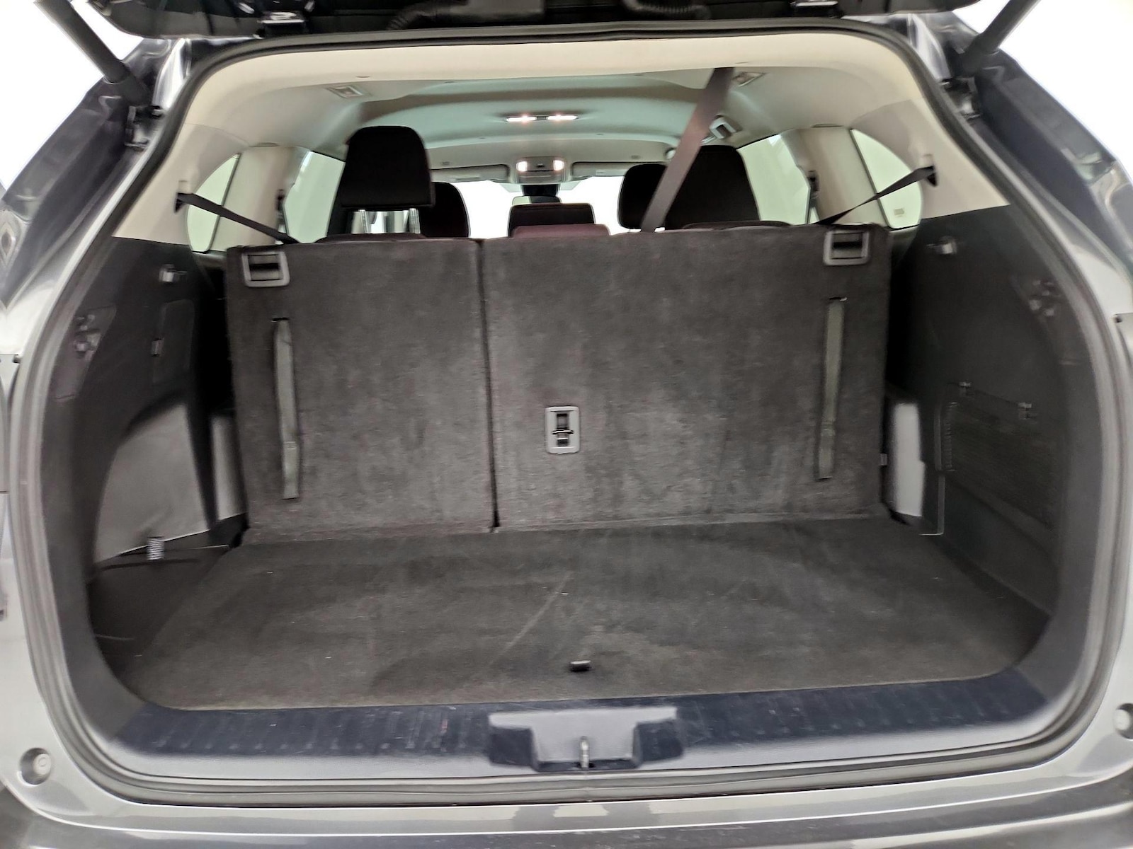 2024 Toyota Highlander LE - Photo 22