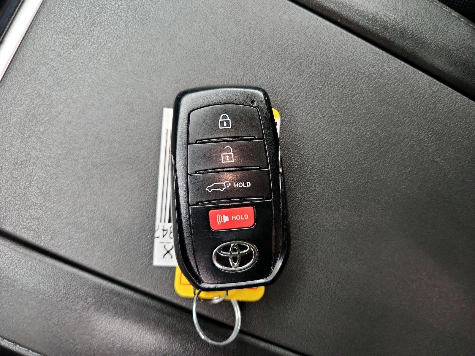 2024 Toyota Highlander LE - Photo 24