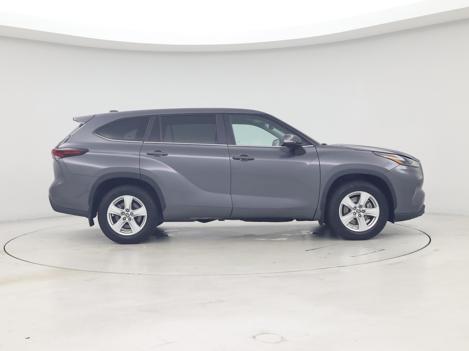 2024 Toyota Highlander LE - Photo 8