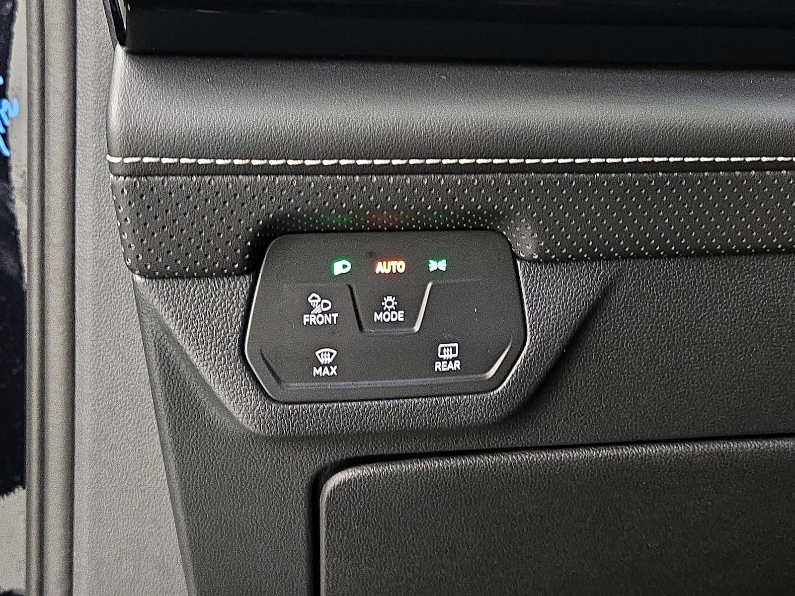 2024 Volkswagen Atlas Cross Sport SE w/Tech - Photo 14