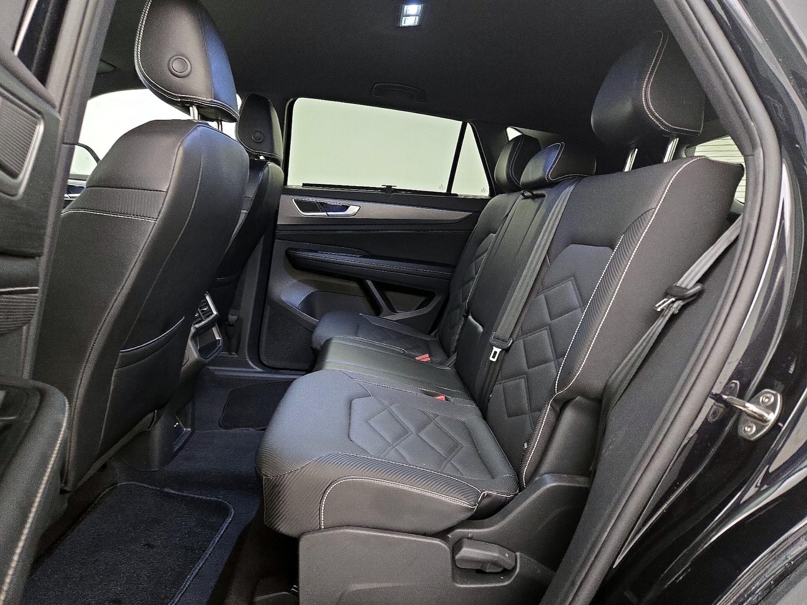 2024 Volkswagen Atlas Cross Sport SE w/Tech - Photo 20